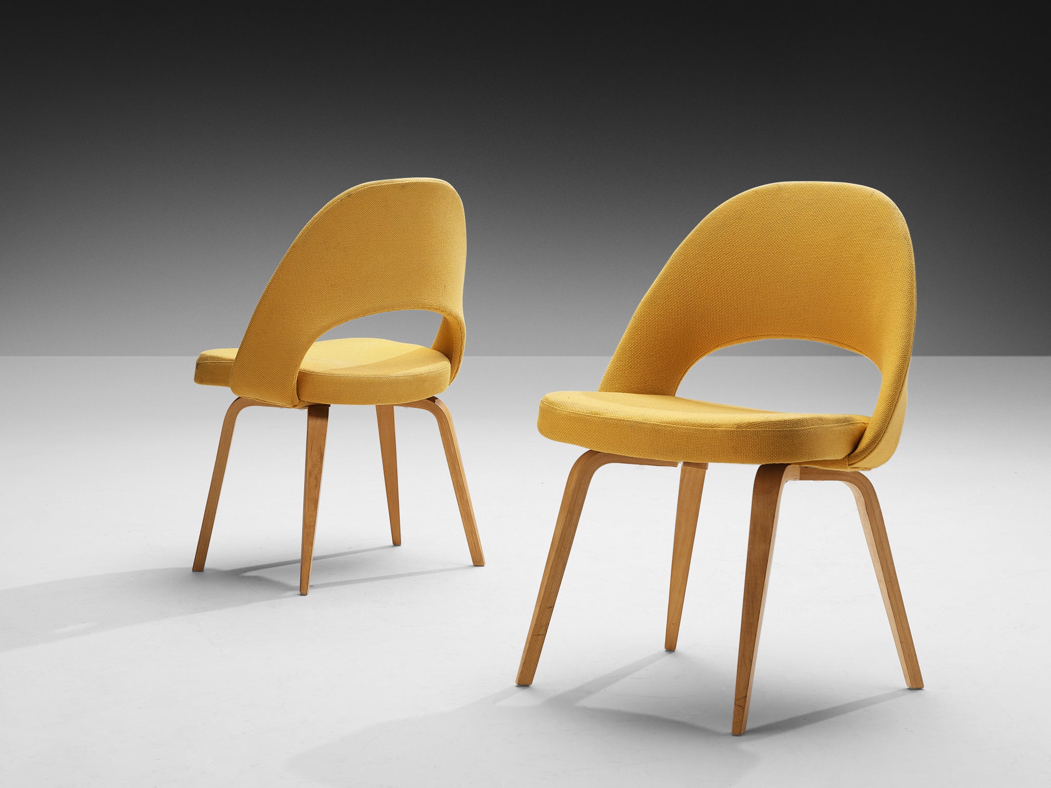 Eero Saarinen for Knoll 'Executive' Dining Chair in Ocher Yellow Upholstery Seating Morentz