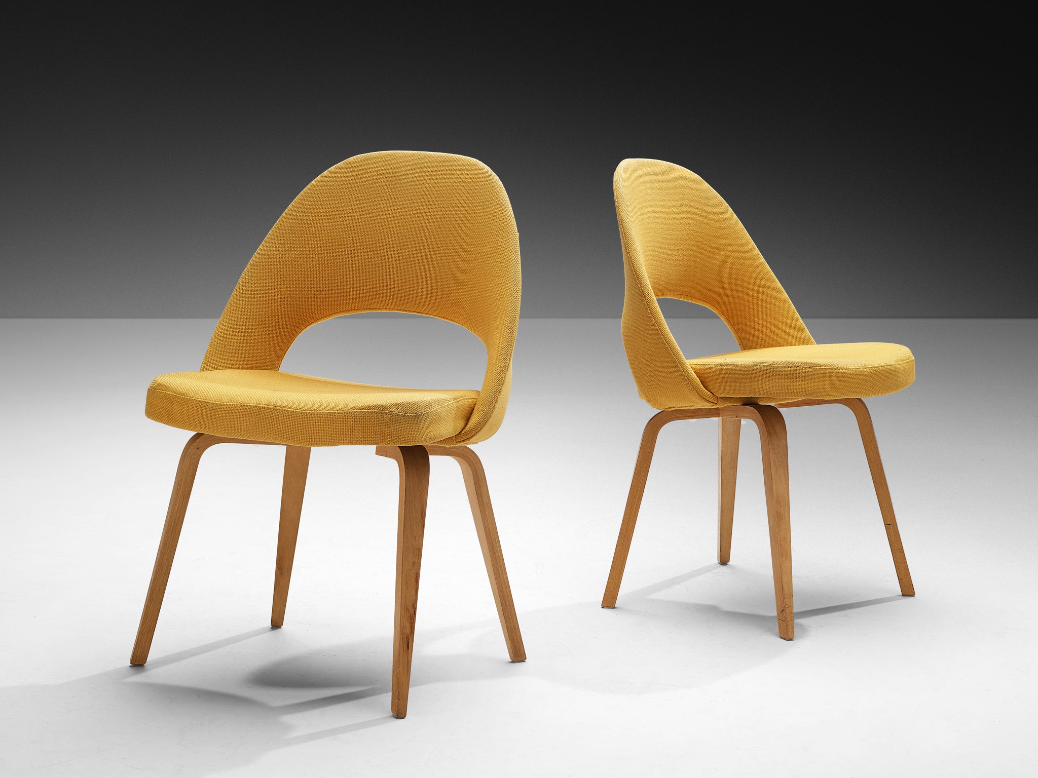 Eero Saarinen for Knoll 'Executive' Dining Chair in Ocher Yellow Upholstery Seating Morentz