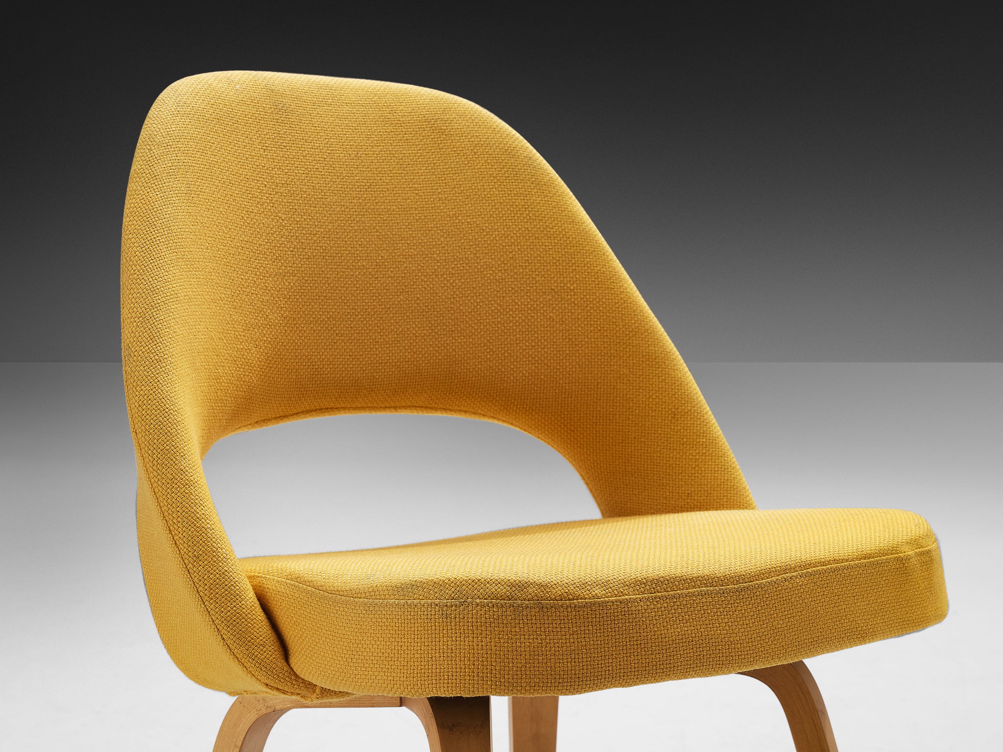 Eero Saarinen for Knoll 'Executive' Dining Chair in Ocher Yellow Upholstery Seating Morentz