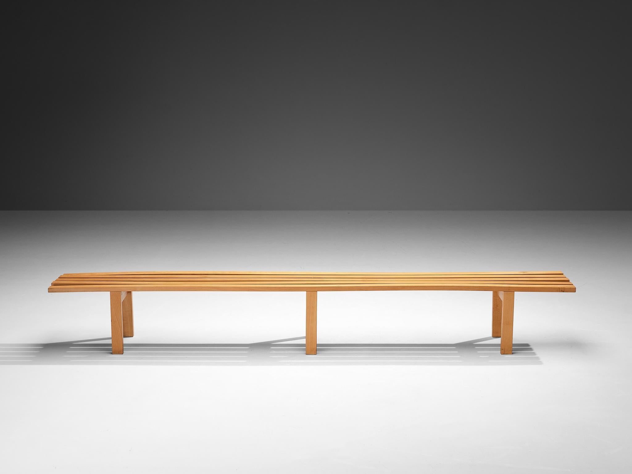 Scandinavian Slatted Bench in Solid Wood seating Morentz