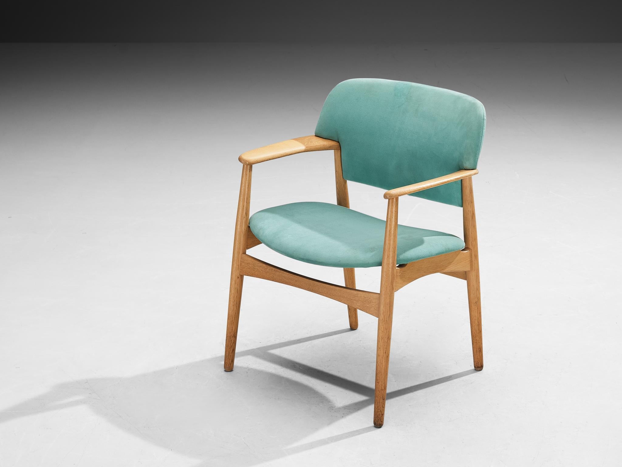 Ejnar Larsen & Axel Bender Madsen for Fritz Hansen Armchair in Oak seating Morentz
