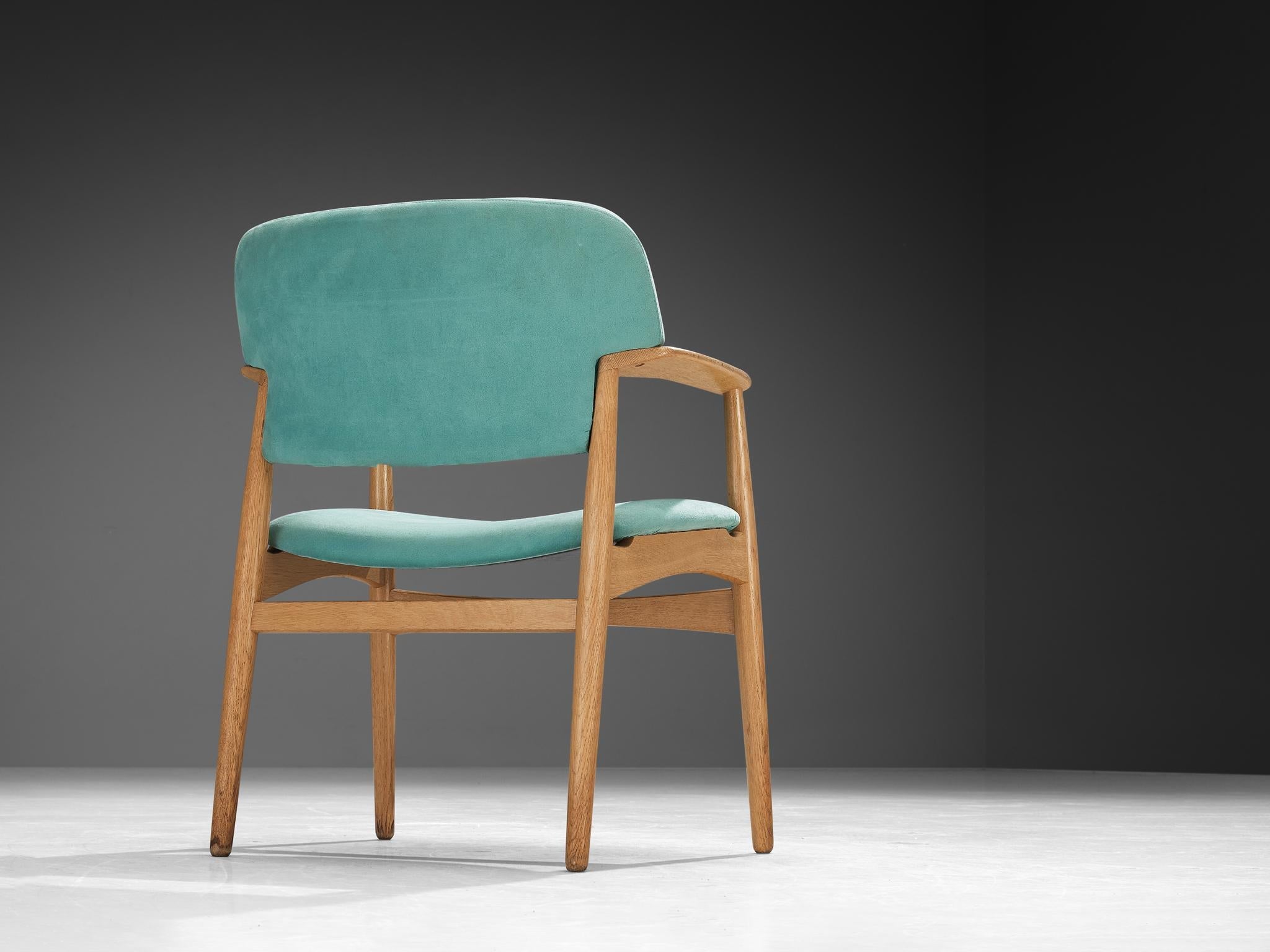 Ejnar Larsen & Axel Bender Madsen for Fritz Hansen Armchair in Oak seating Morentz