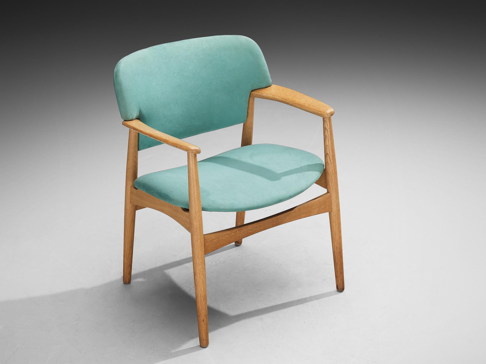 Ejnar Larsen & Axel Bender Madsen for Fritz Hansen Armchair in Oak seating Morentz