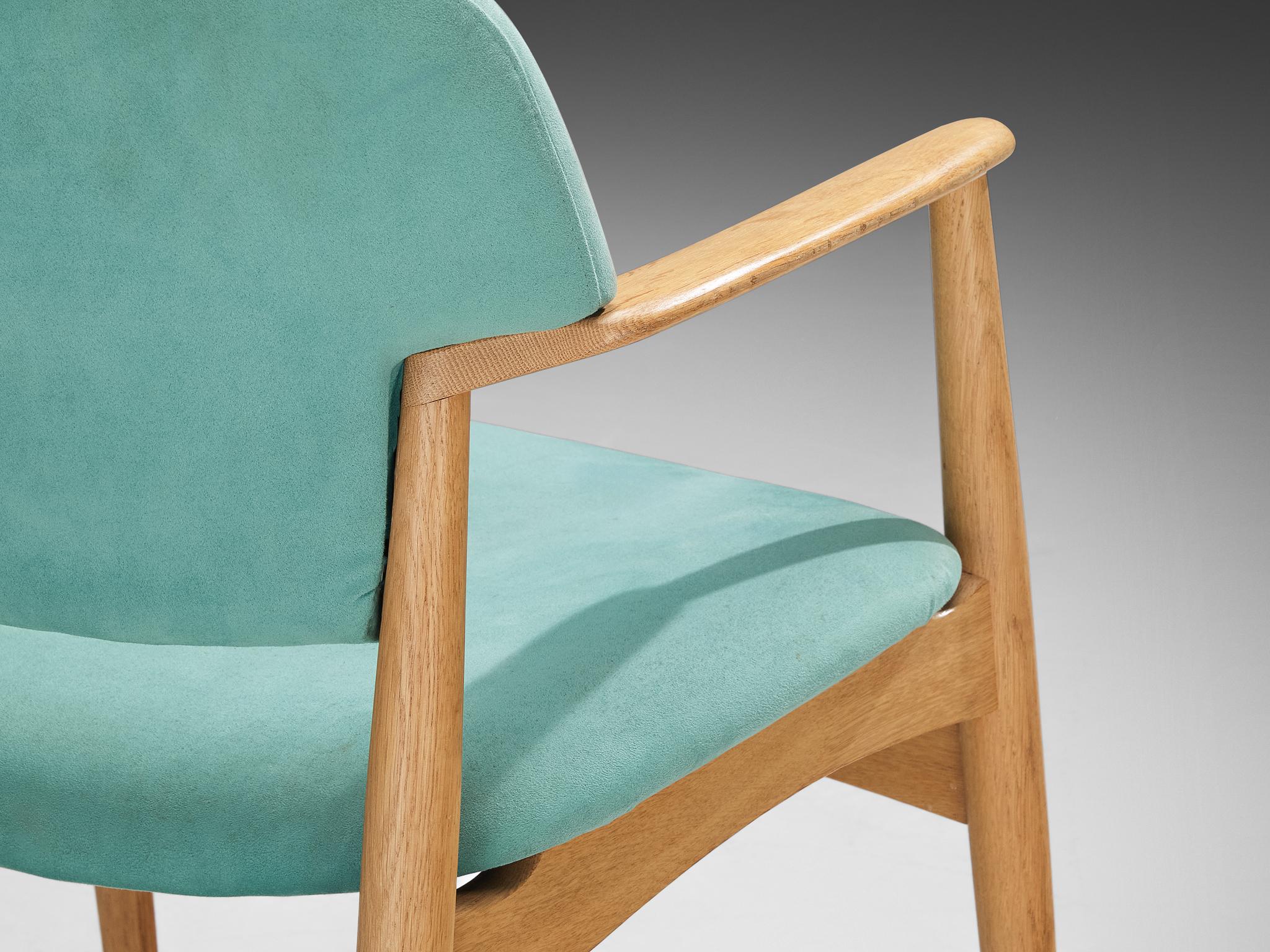 Ejnar Larsen & Axel Bender Madsen for Fritz Hansen Armchair in Oak seating Morentz