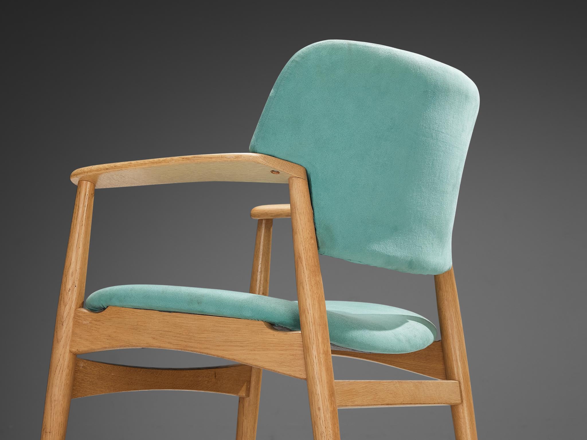 Ejnar Larsen & Axel Bender Madsen for Fritz Hansen Armchair in Oak seating Morentz