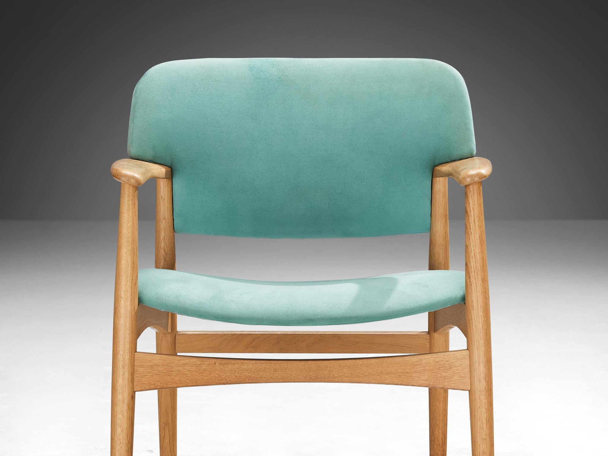 Ejnar Larsen & Axel Bender Madsen for Fritz Hansen Armchair in Oak seating Morentz