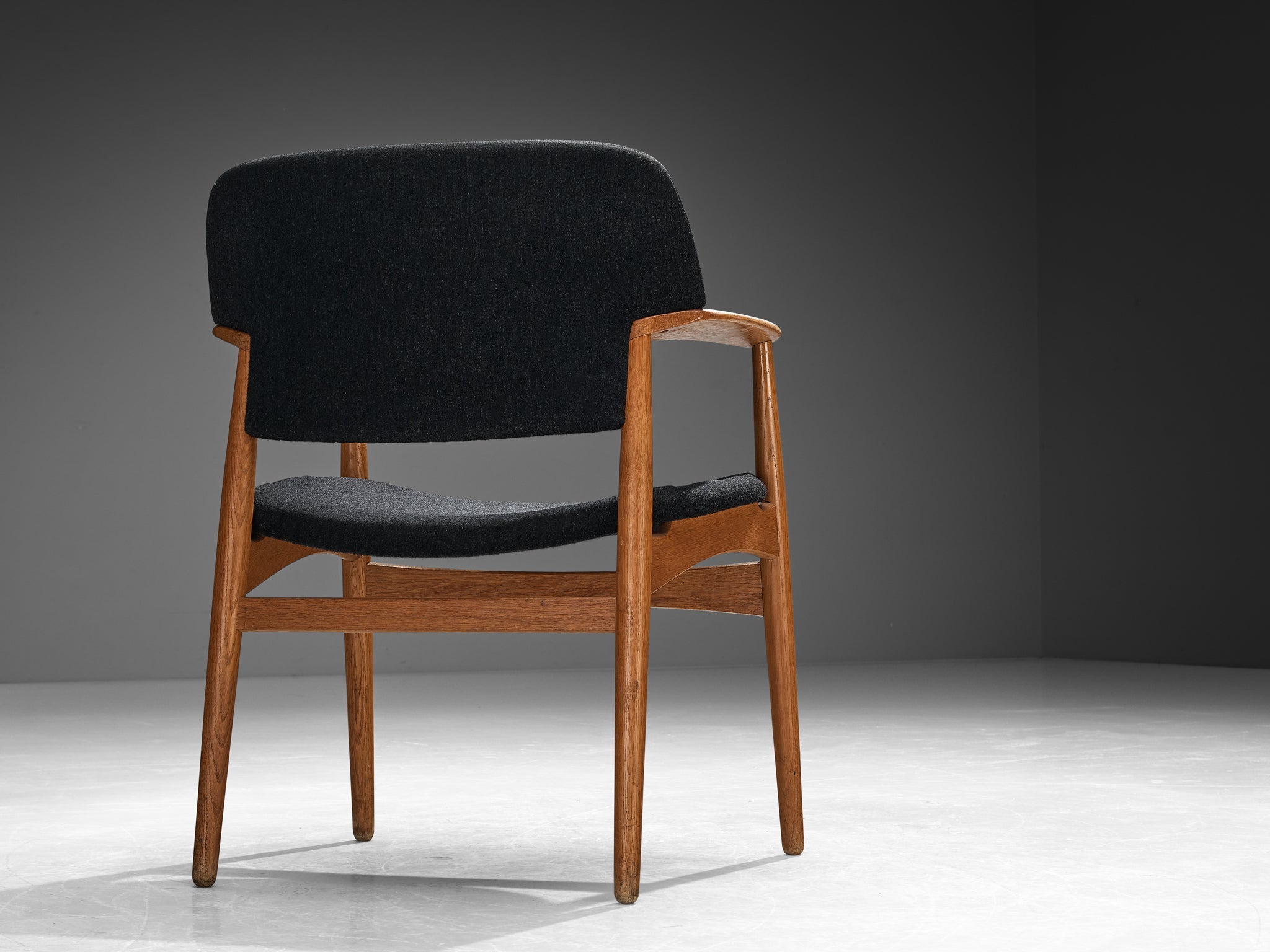 Ejnar Larsen & Axel Bender Madsen for Fritz Hansen Armchair in Oak seating Morentz