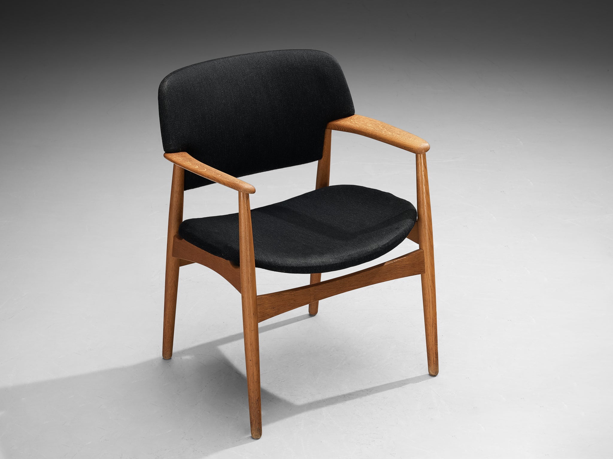 Ejnar Larsen & Axel Bender Madsen for Fritz Hansen Armchair in Oak seating Morentz