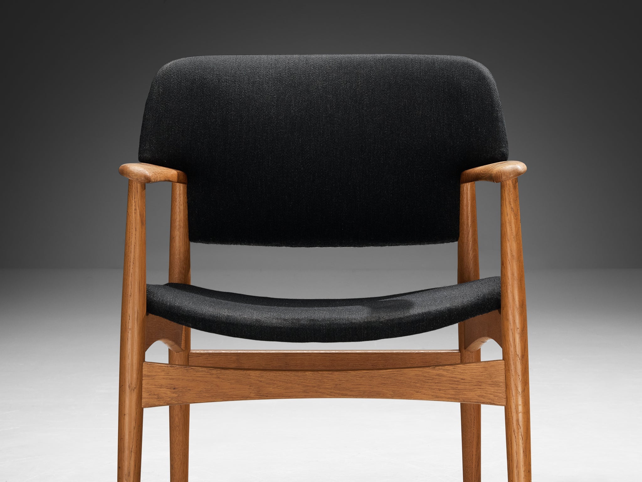 Ejnar Larsen & Axel Bender Madsen for Fritz Hansen Armchair in Oak seating Morentz
