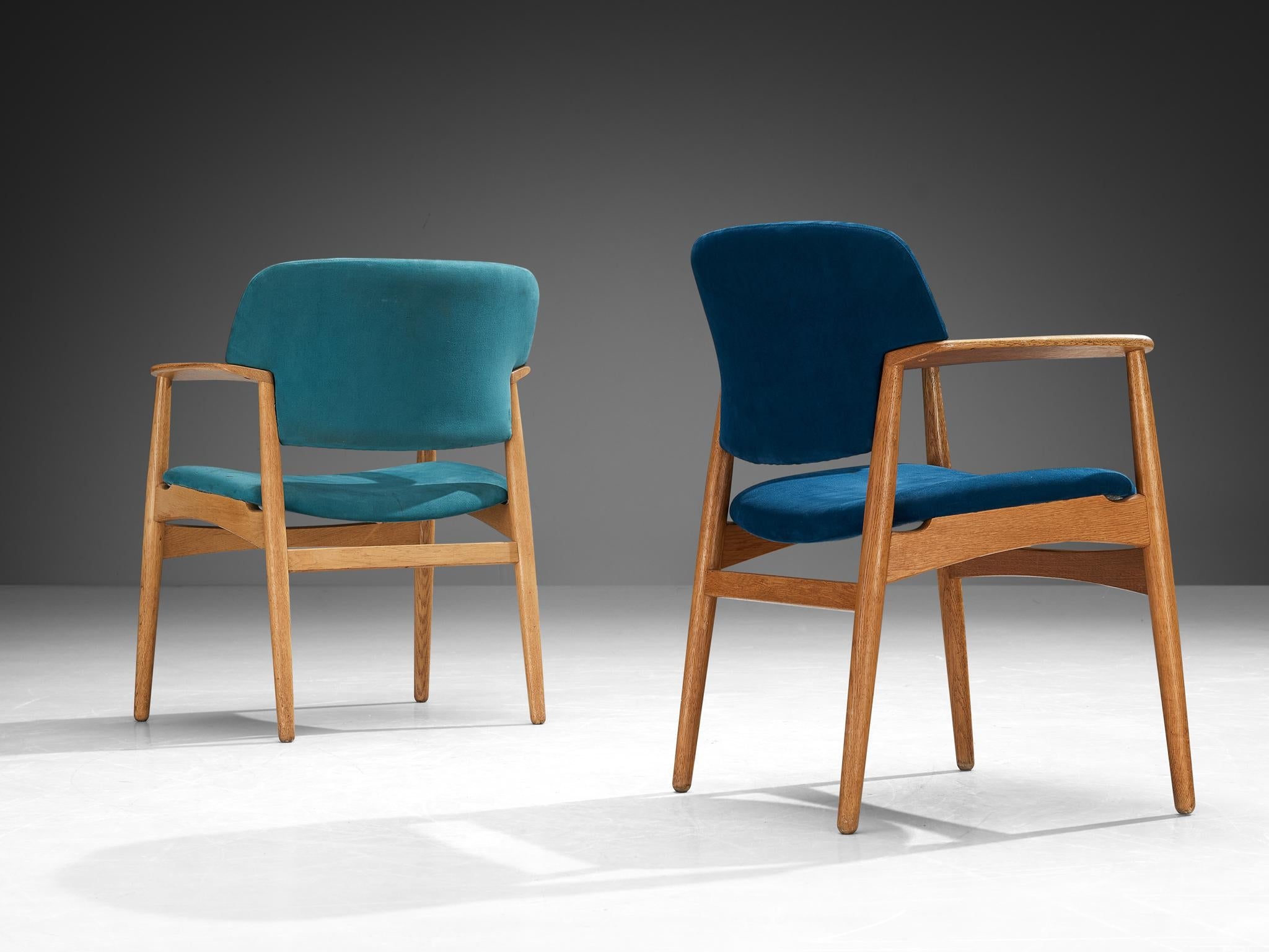 Ejnar Larsen & Axel Bender Madsen for Fritz Hansen Armchairs in Oak seating Morentz