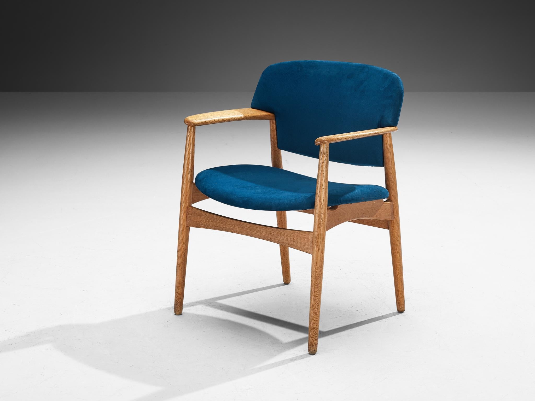 Ejnar Larsen & Axel Bender Madsen for Fritz Hansen Armchairs in Oak seating Morentz