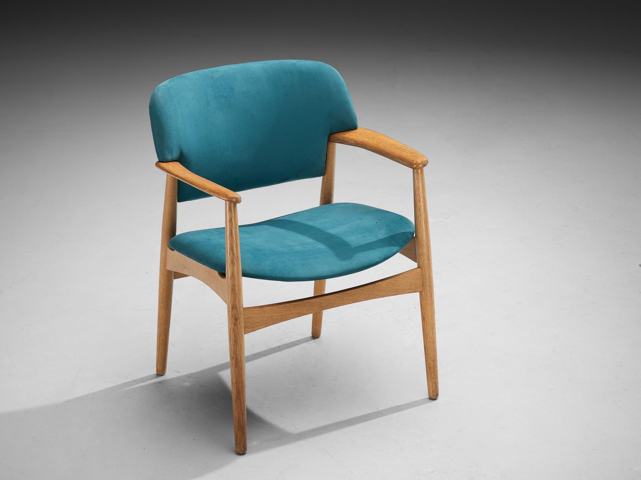 Ejnar Larsen & Axel Bender Madsen for Fritz Hansen Armchairs in Oak seating Morentz