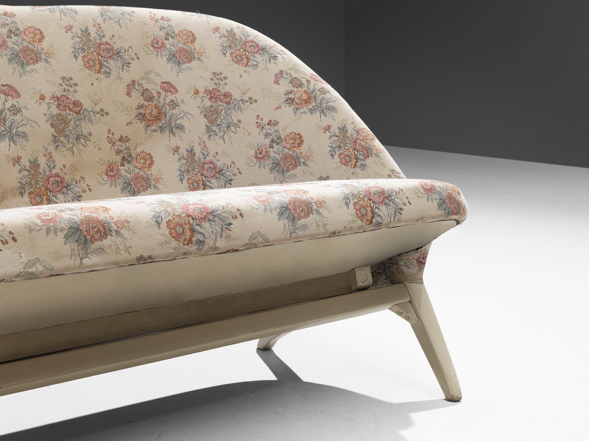 Theo Ruth for Artifort 'Congo' Settee Sofa in Floral Upholstery and Wood seating Morentz