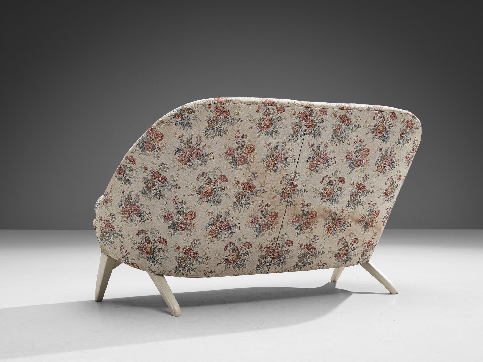 Theo Ruth for Artifort 'Congo' Settee Sofa in Floral Upholstery and Wood seating Morentz