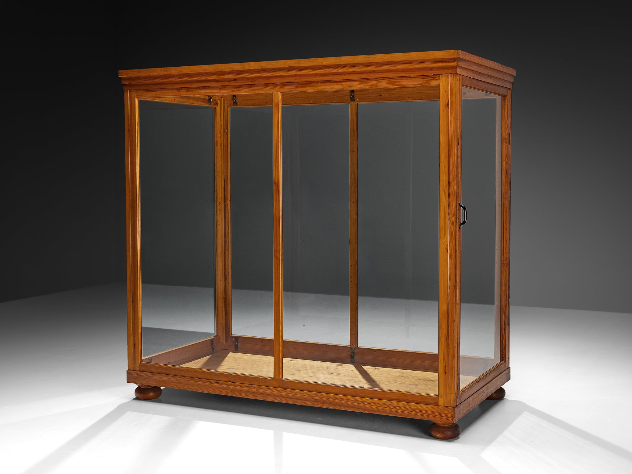 Large Showcase in Pine and Glass Case pieces and storage cabinets Morentz