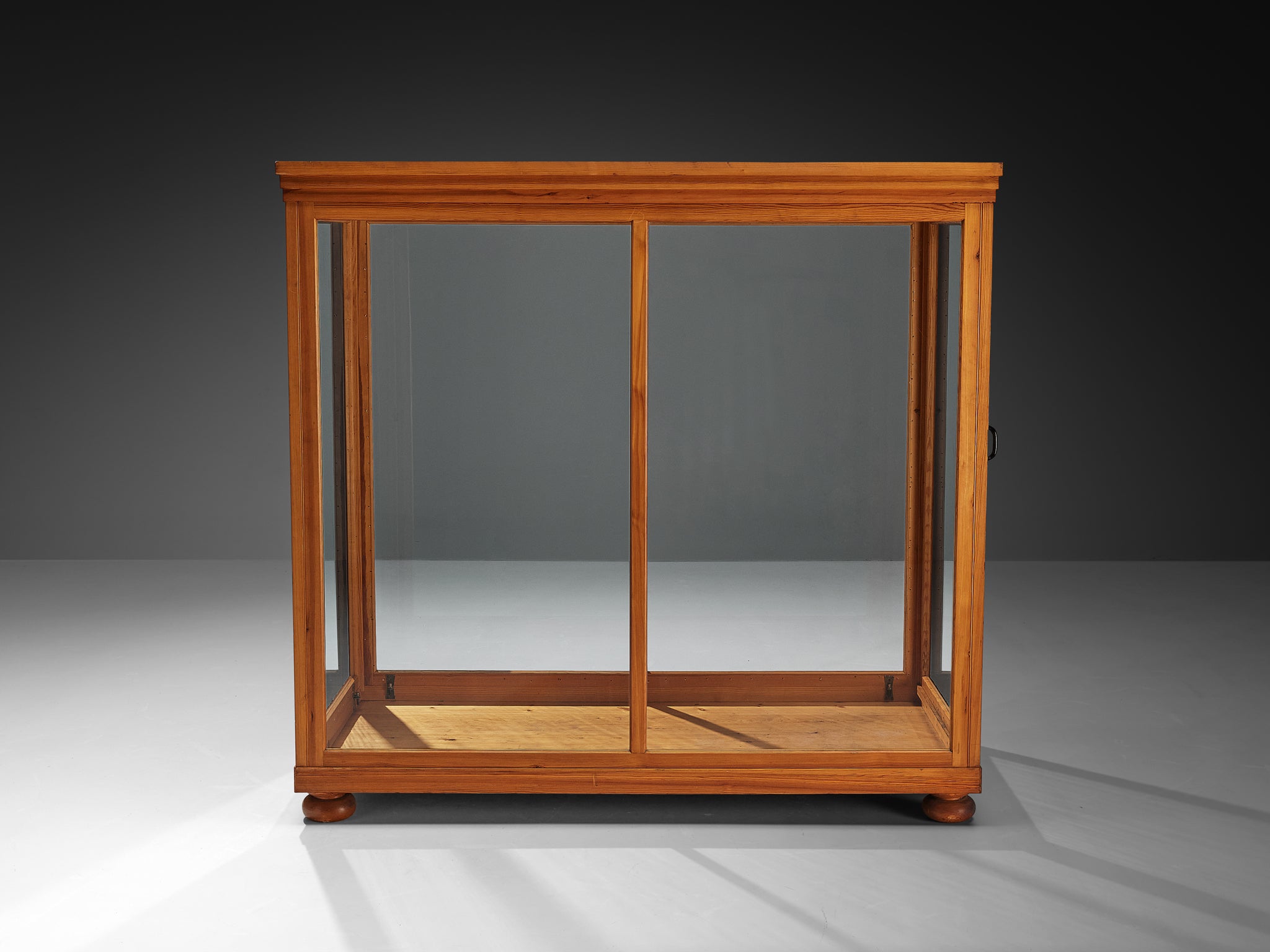 Large Showcase in Pine and Glass Case pieces and storage cabinets Morentz