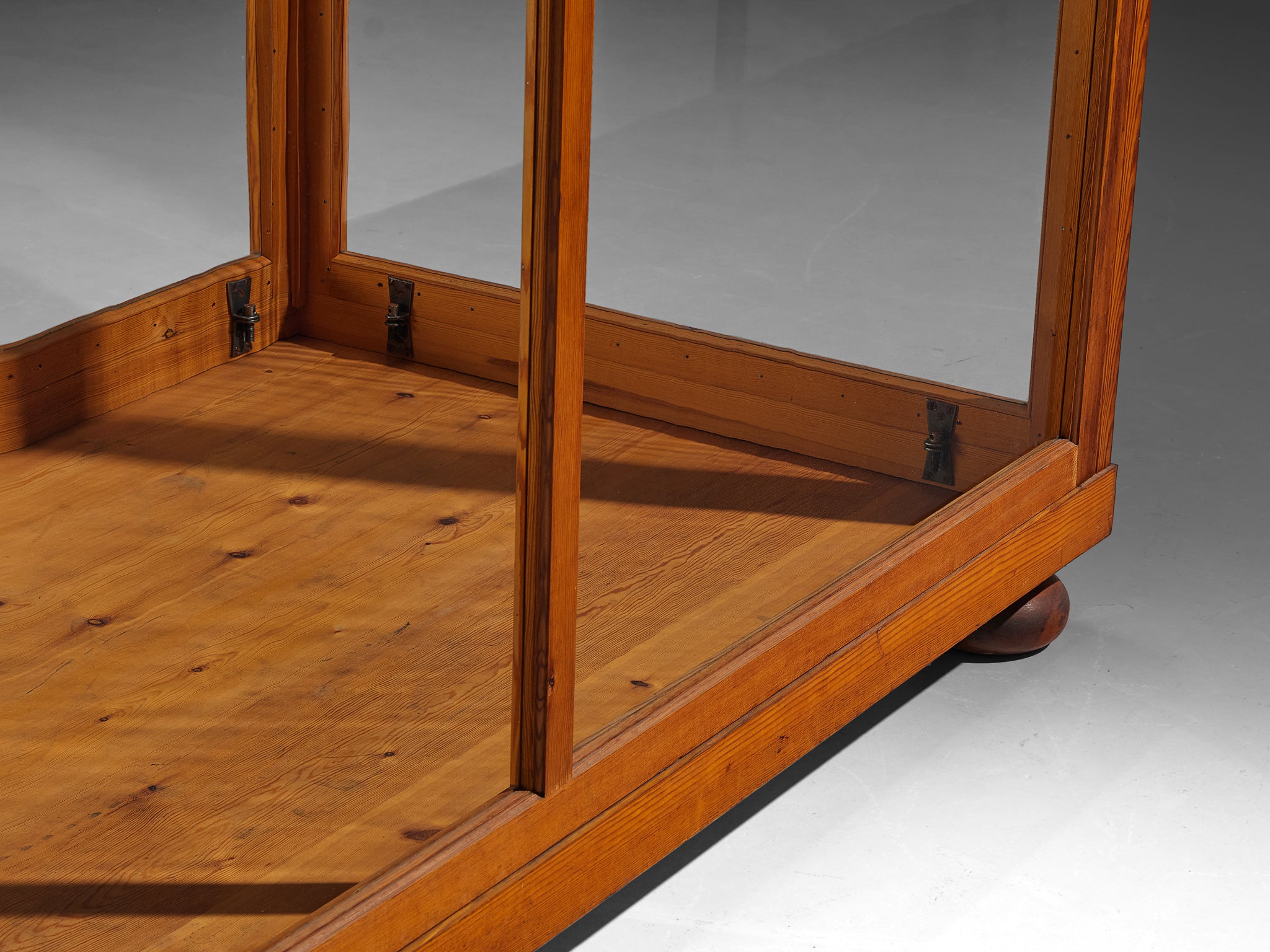 Large Showcase in Pine and Glass Case pieces and storage cabinets Morentz