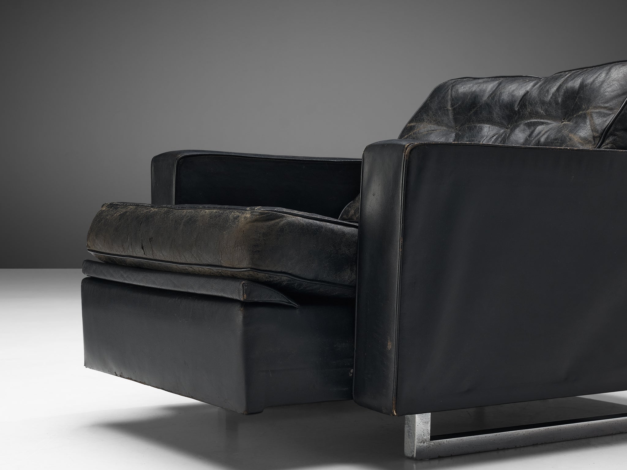 Pair of De Sede Armchairs in Black Leather and Steel seating Morentz