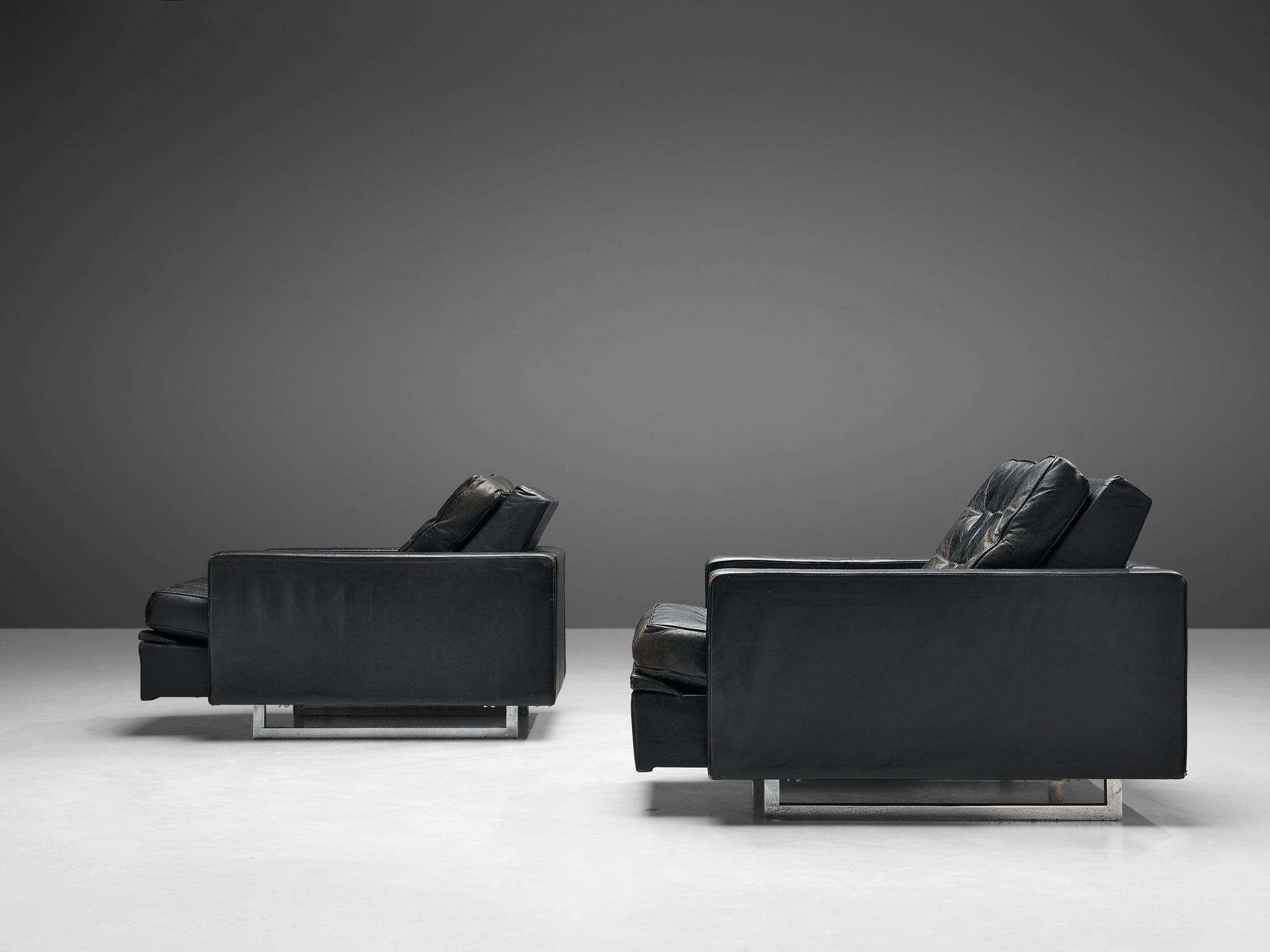 Pair of De Sede Armchairs in Black Leather and Steel seating Morentz