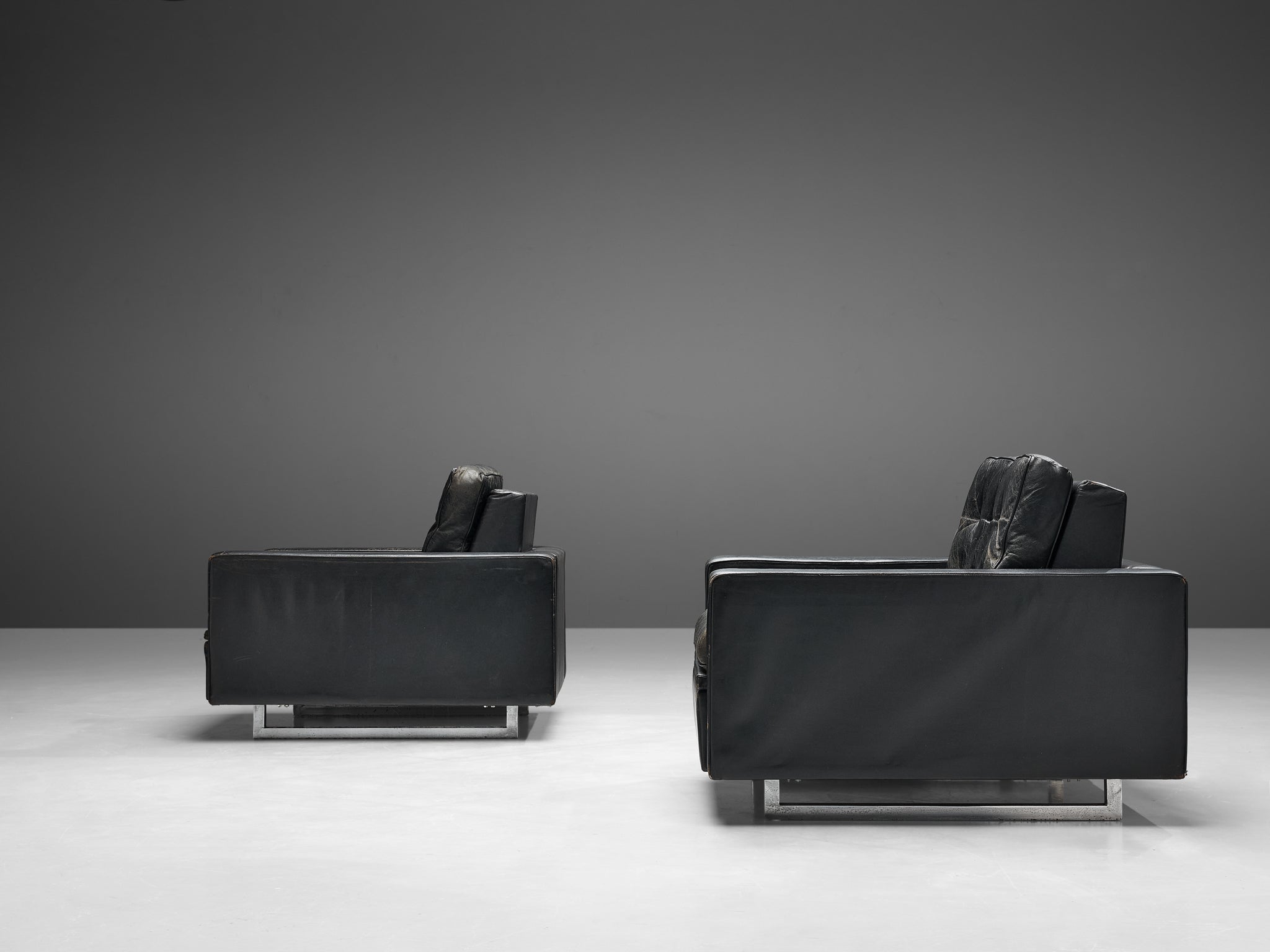Pair of De Sede Armchairs in Black Leather and Steel seating Morentz