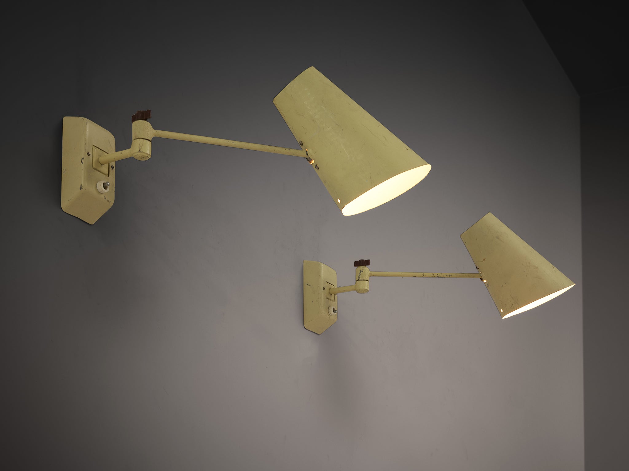 Wall lights in Pale Yellow Lacquered Metal Lighting Morentz