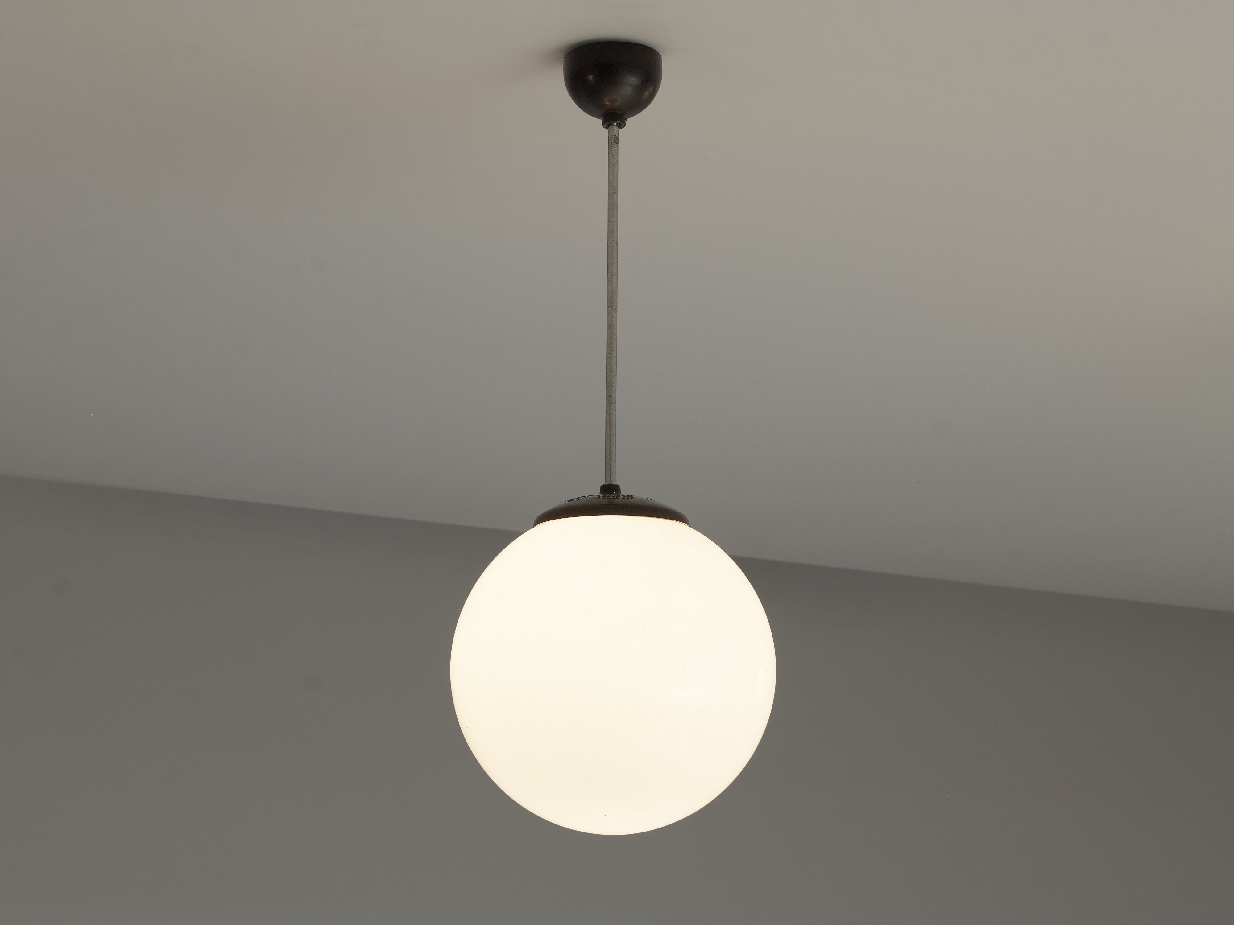 Circular Pendant Lamps in White Opaque Glass lighting Morentz