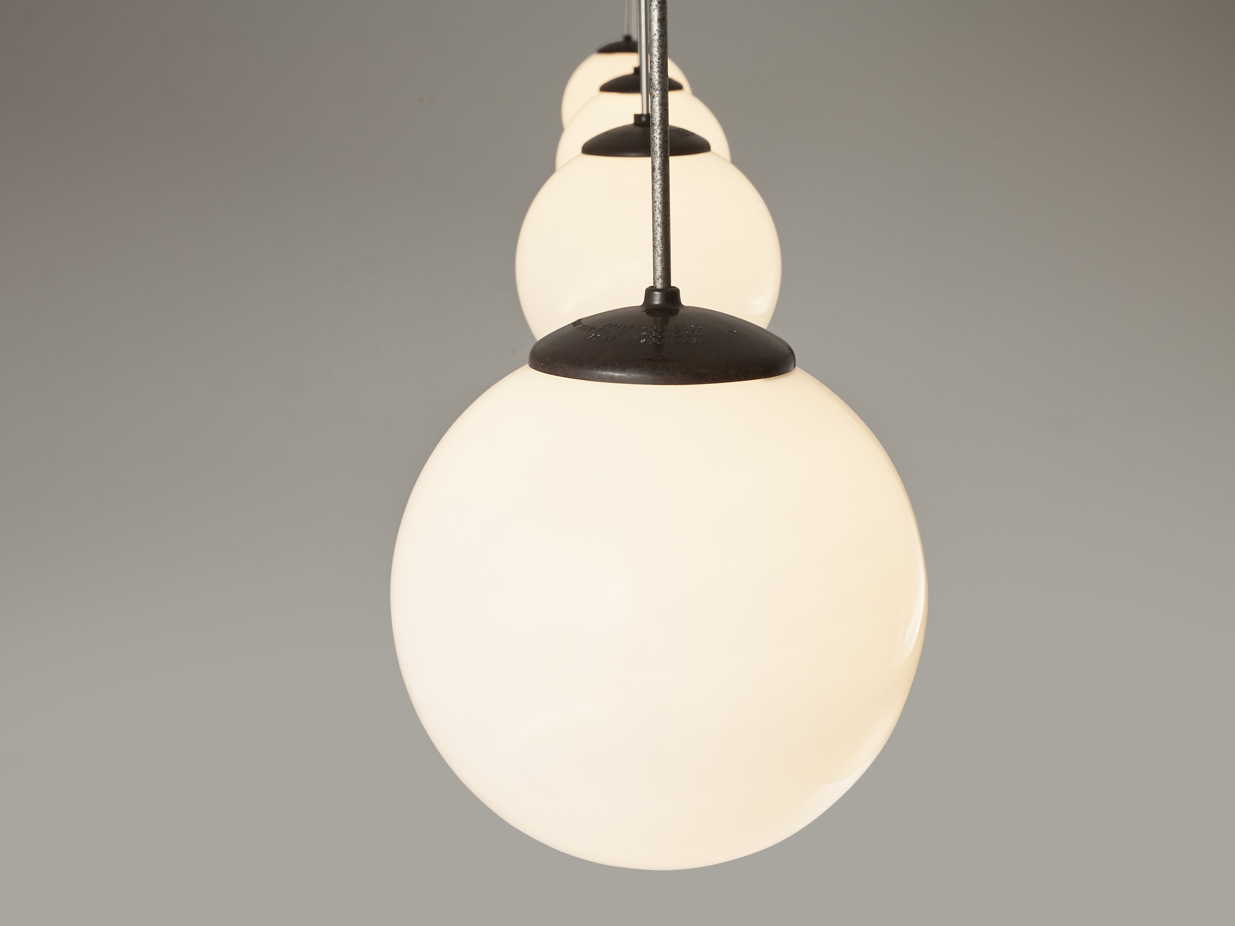 Circular Pendant Lamps in White Opaque Glass lighting Morentz