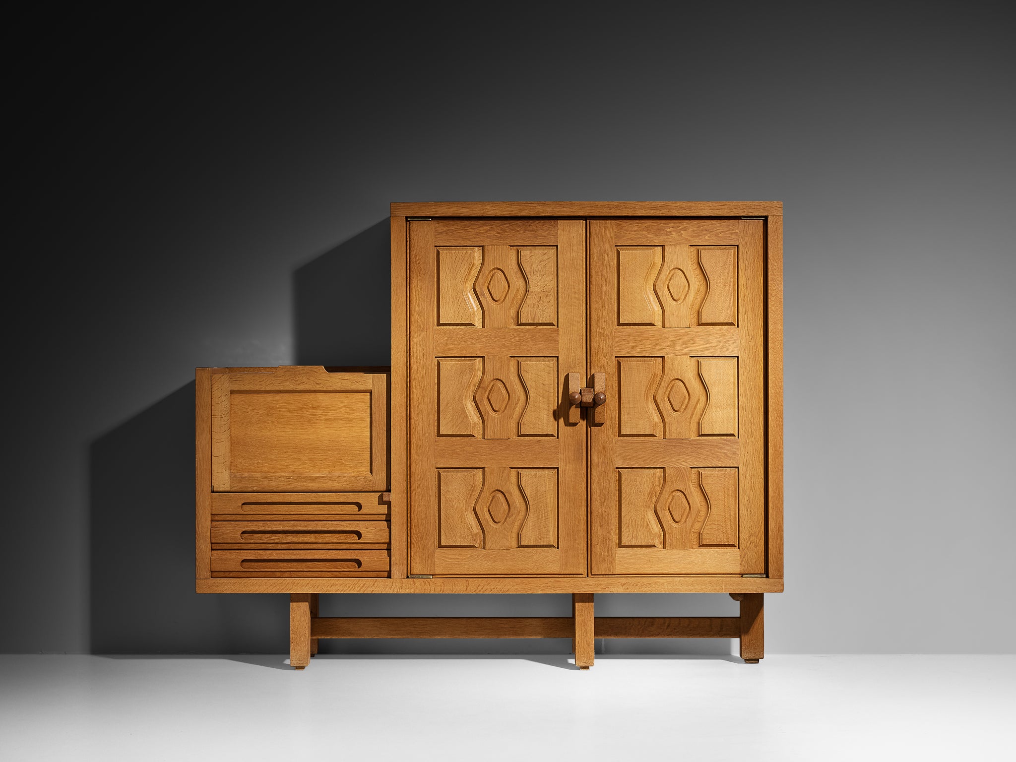 Guillerme & Chambron Cabinet 'Thierry' in Solid Oak Case pieces and storage cabinets Morentz