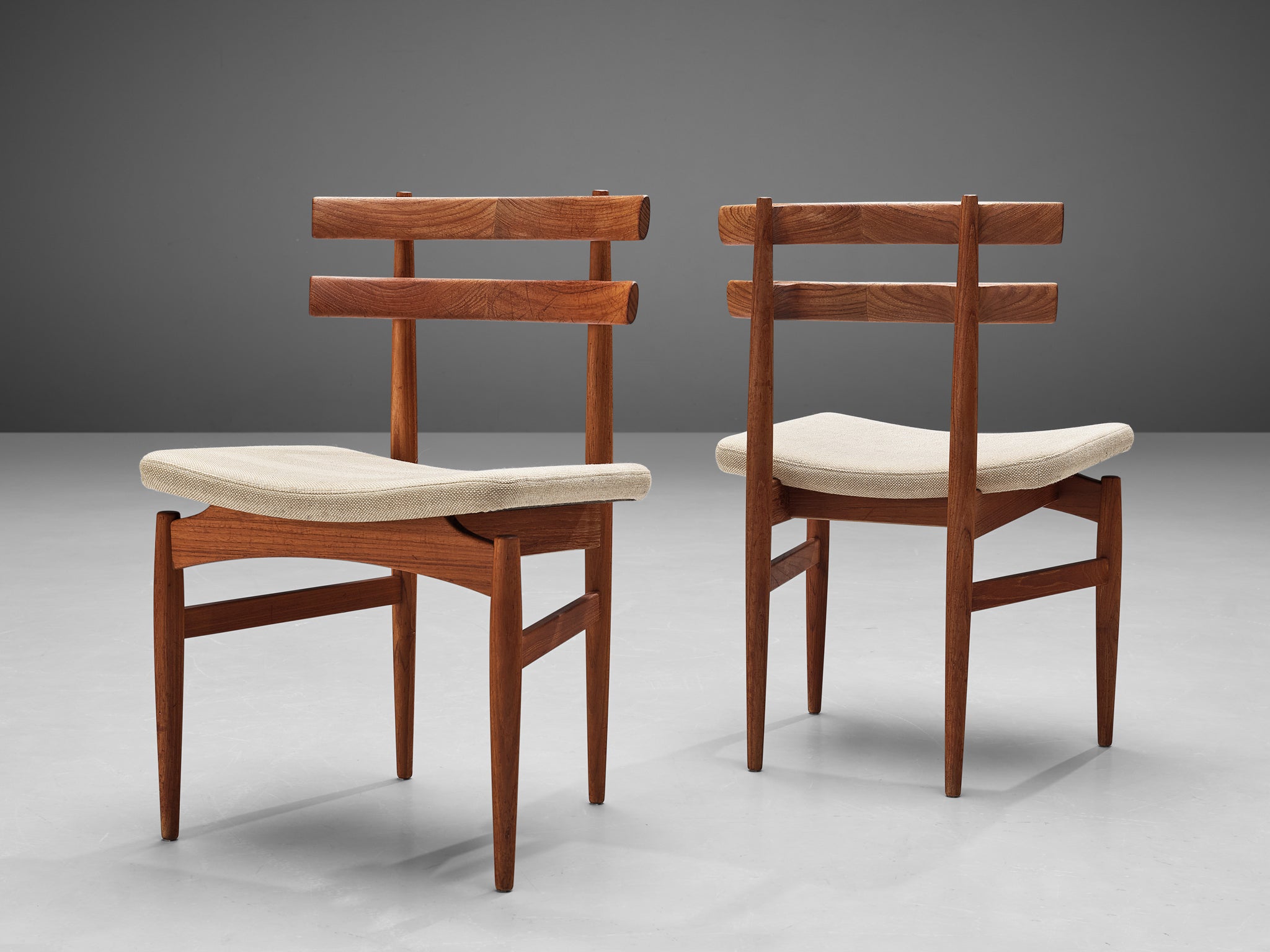 Poul Hundevad Pair of Dining Chairs in Teak Seating Morentz