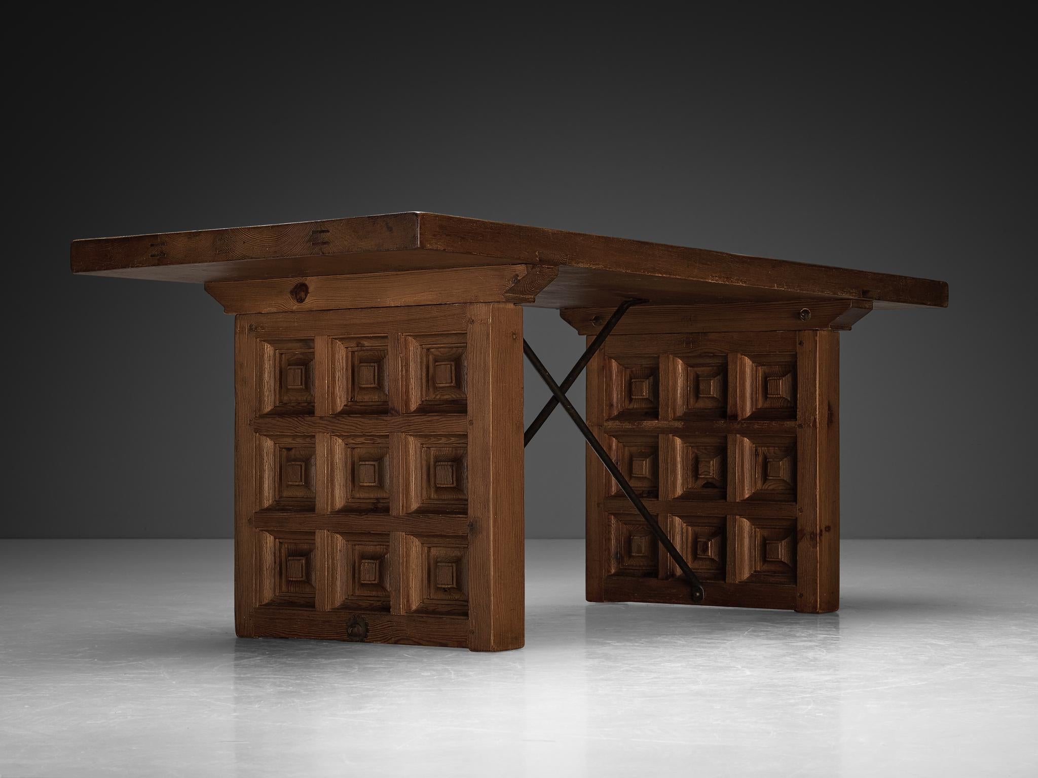 Biosca Dining Table in Stained Pine tables Morentz