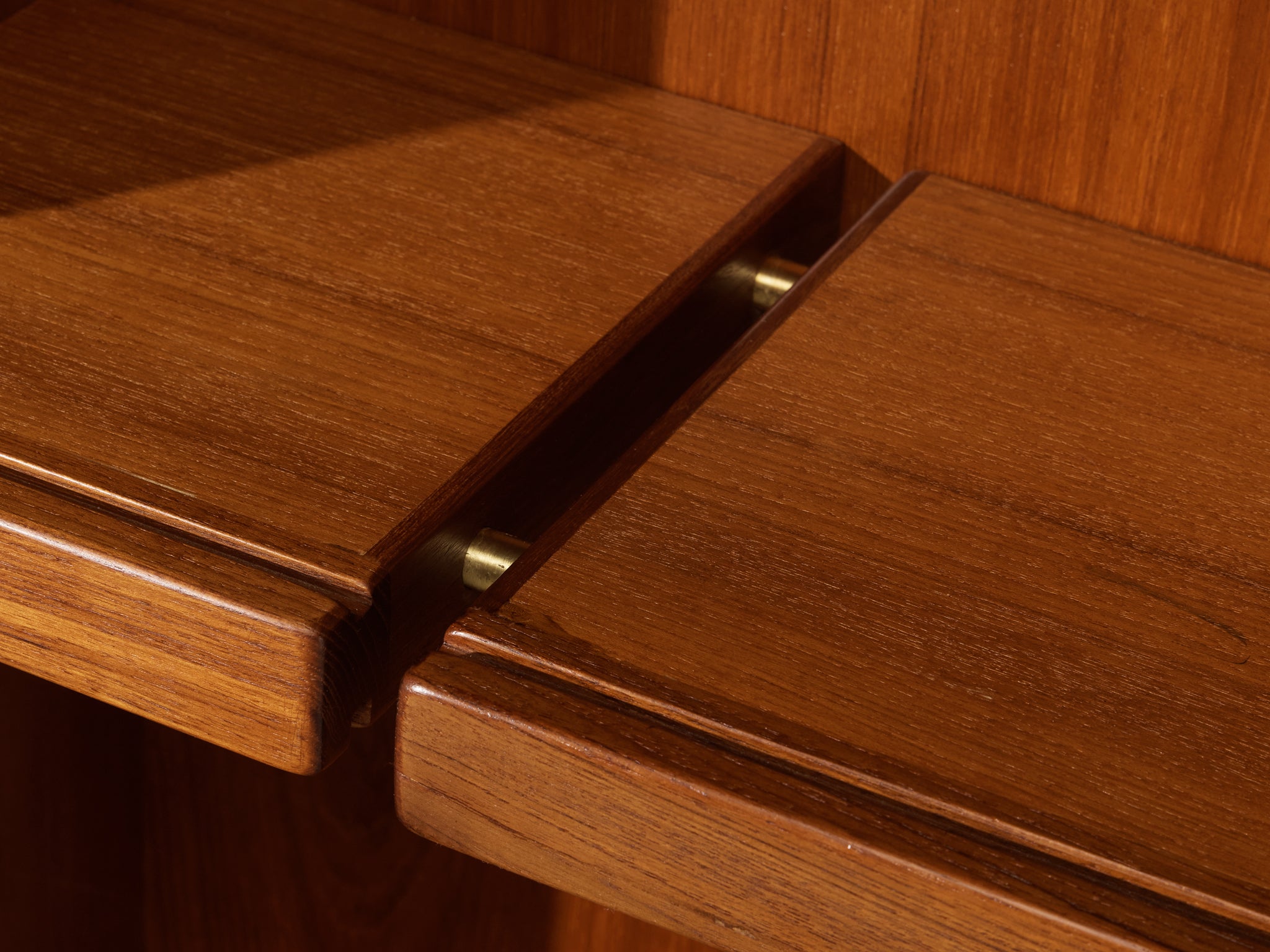 Ilmari Tapiovaara for La Permanente Mobili Cantù Bookcase in Teak and Walnut Case pieces and storage cabinets Morentz