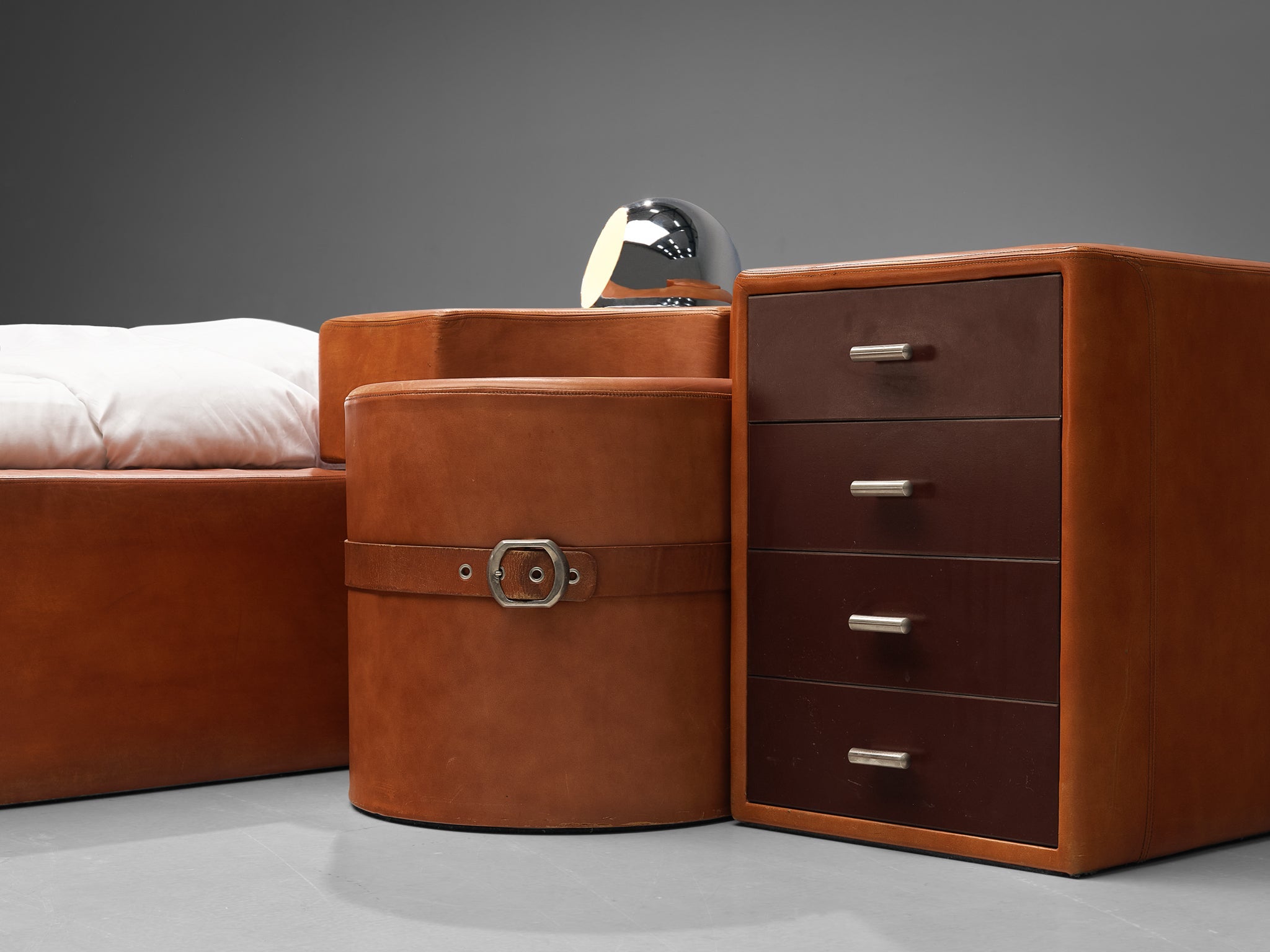 Guido Faleschini for Mariani Set of Queen Bed Nightstands and Stools in Leather more furniture and collectibles Morentz