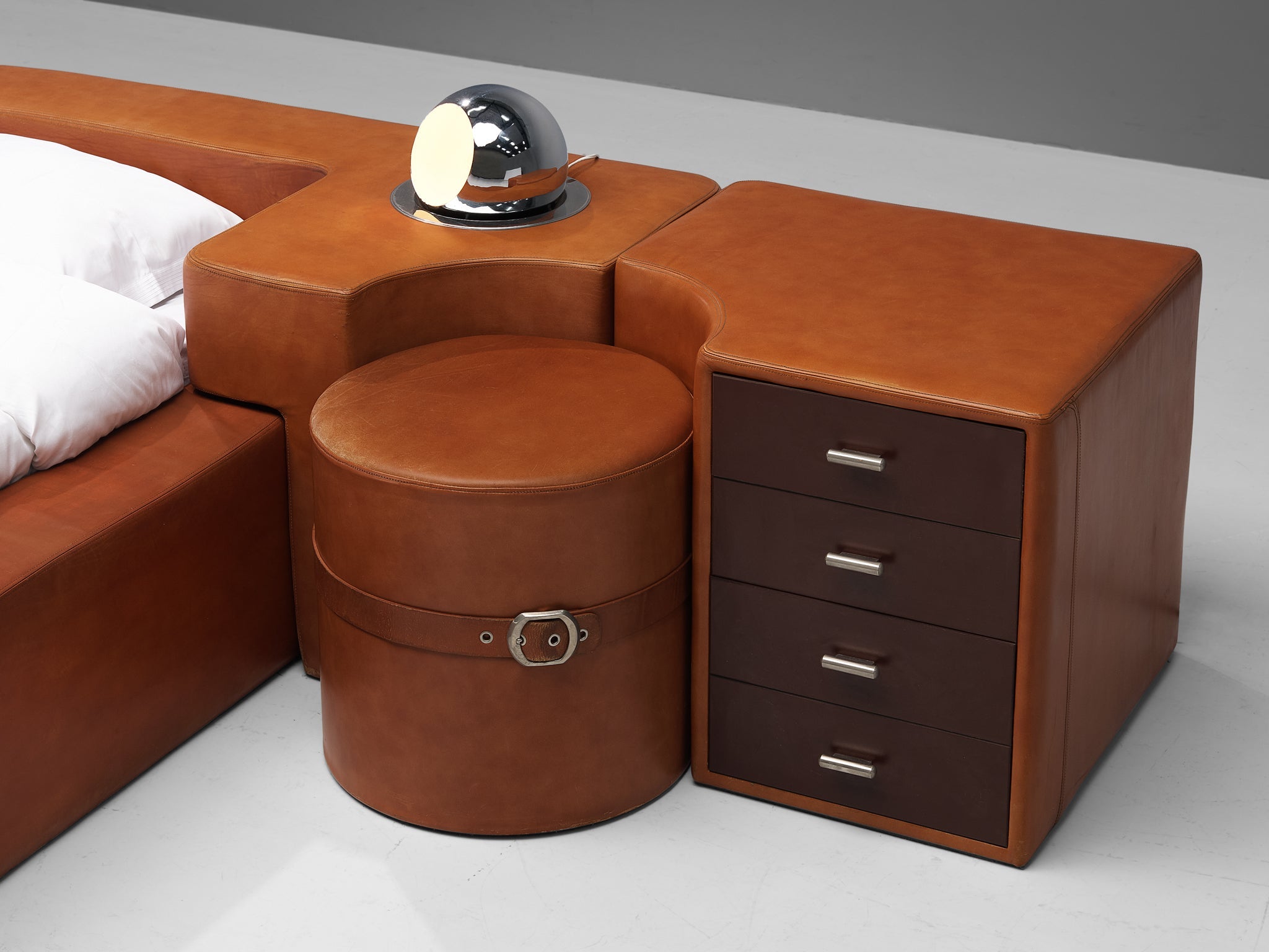 Guido Faleschini for Mariani Set of Queen Bed Nightstands and Stools in Leather more furniture and collectibles Morentz