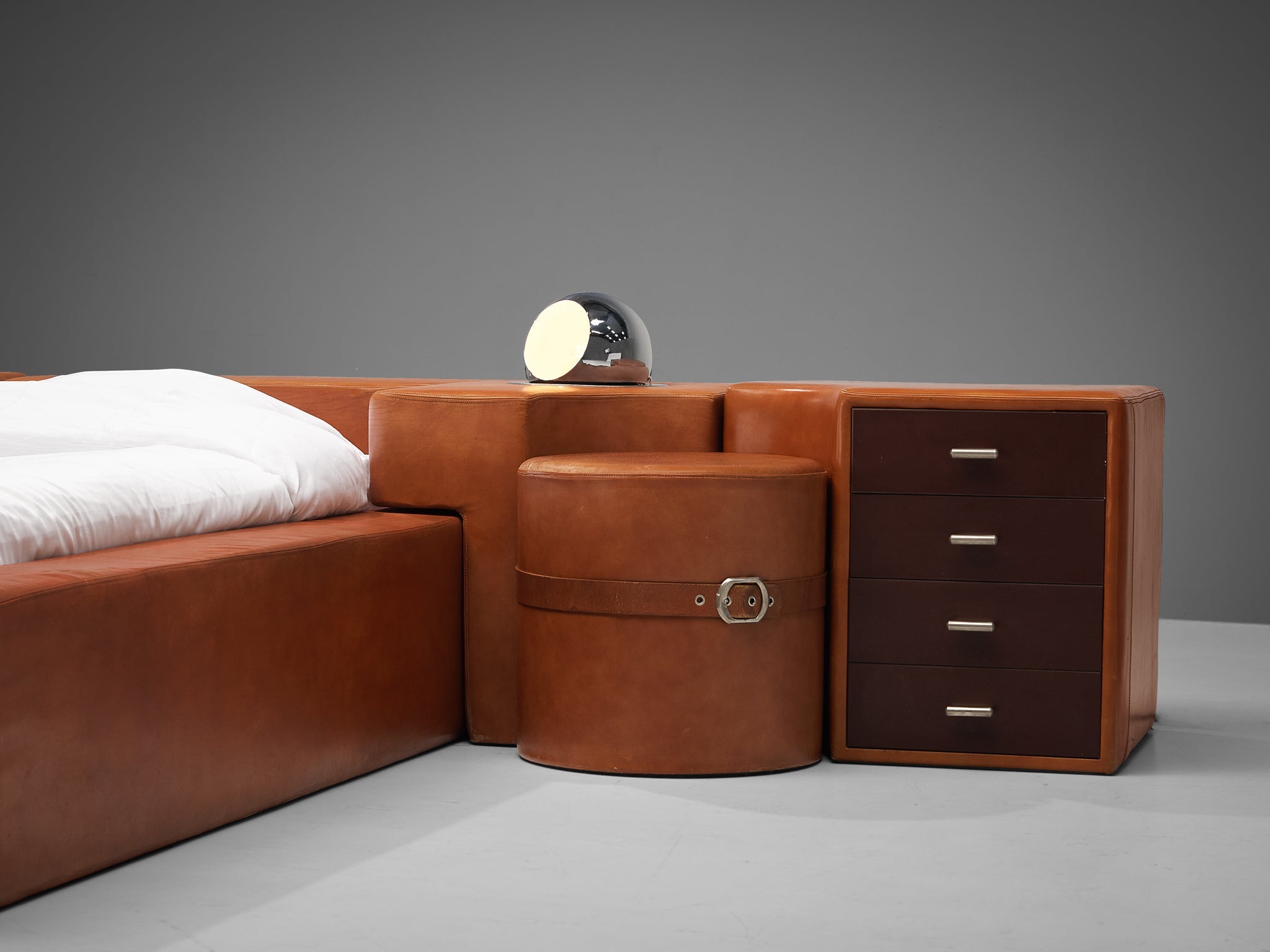 Guido Faleschini for Mariani Set of Queen Bed Nightstands and Stools in Leather more furniture and collectibles Morentz