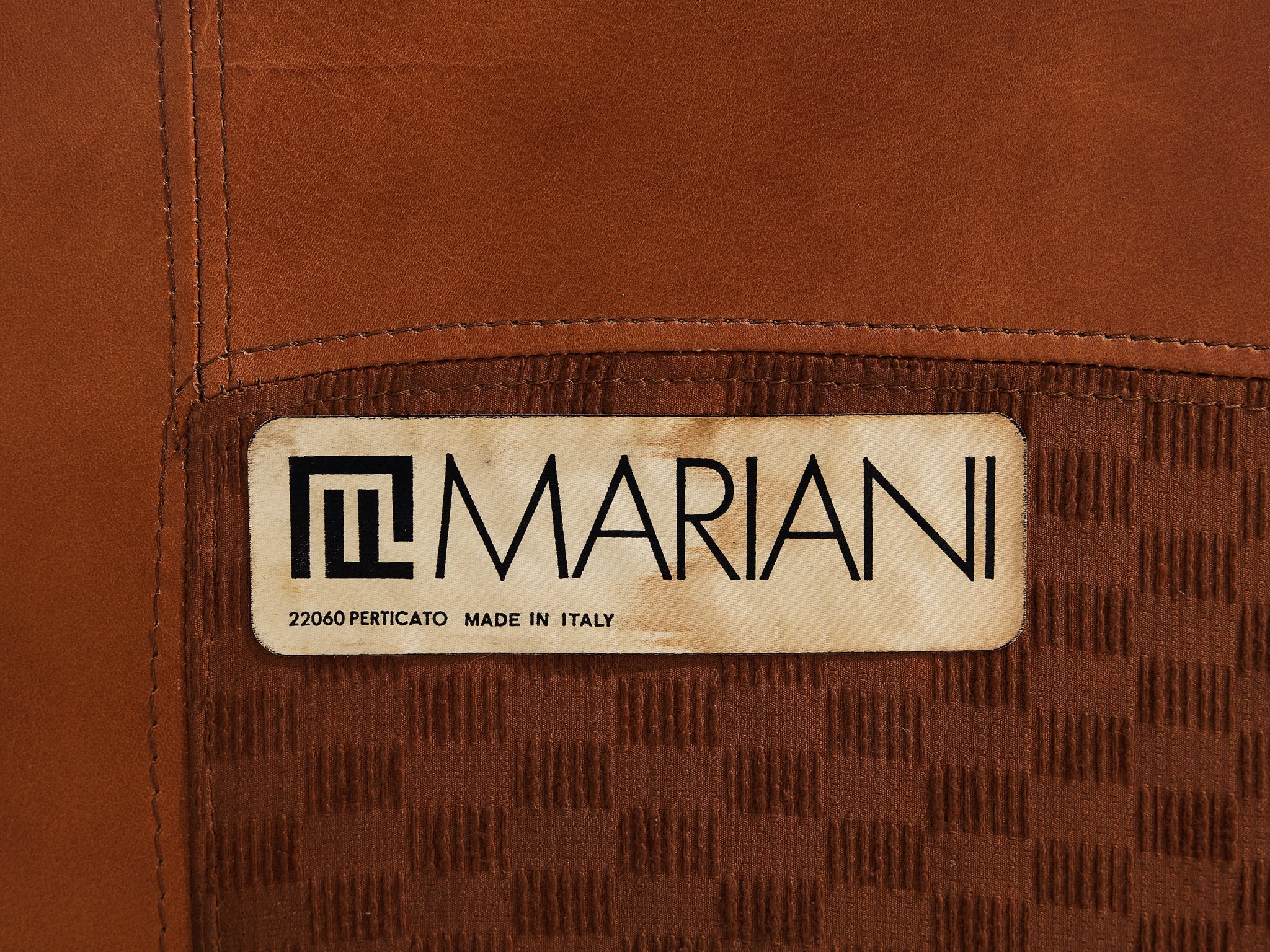 Guido Faleschini for Mariani Set of Queen Bed Nightstands and Stools in Leather more furniture and collectibles Morentz