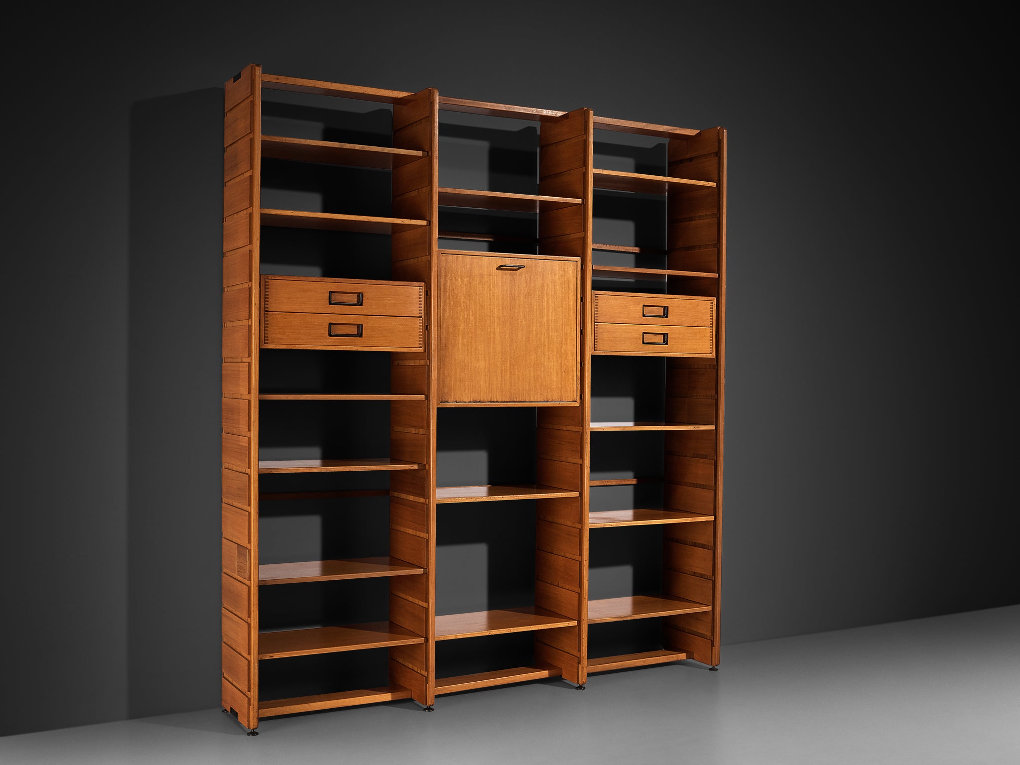 Gianfranco Frattini for Cantieri Carugati Large Library in Walnut Case pieces and storage cabinets Morentz