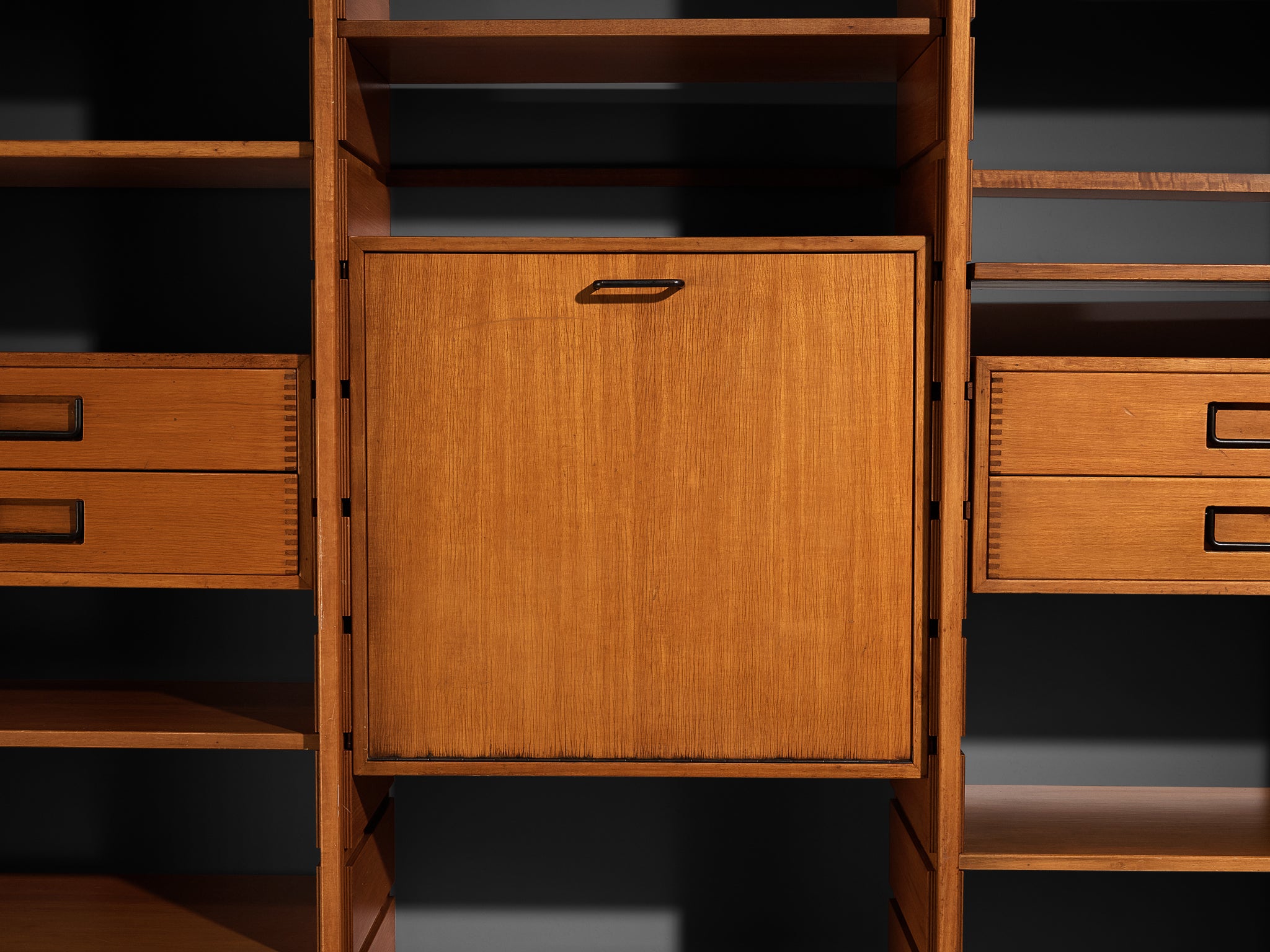 Gianfranco Frattini for Cantieri Carugati Large Library in Walnut Case pieces and storage cabinets Morentz