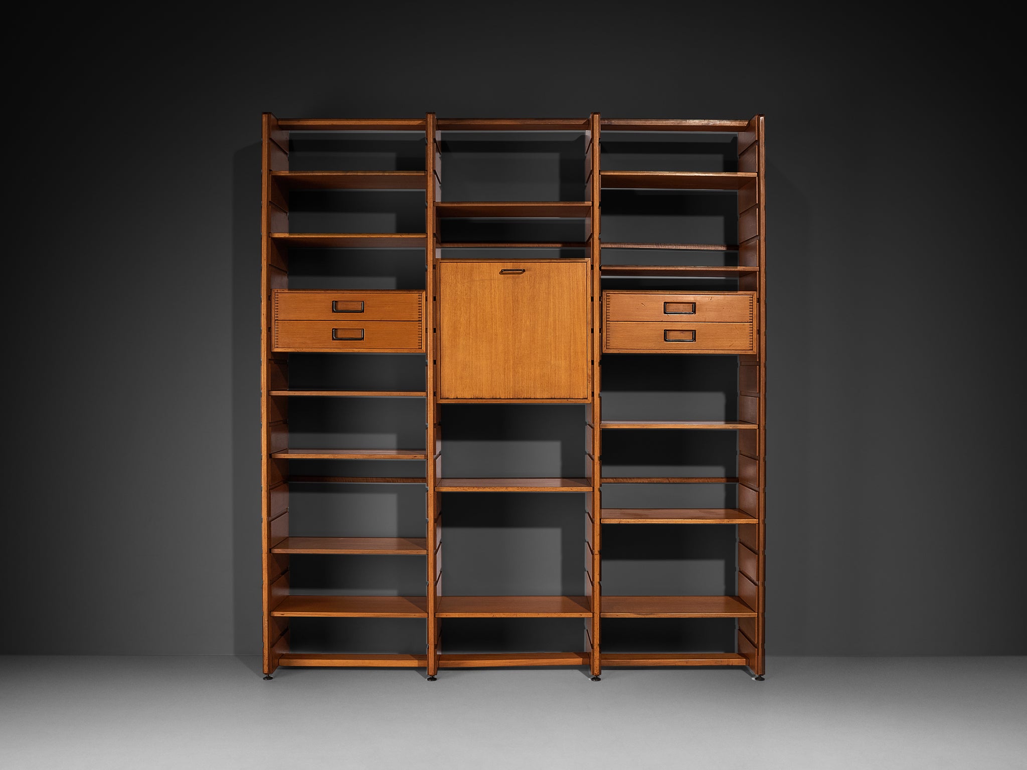 Gianfranco Frattini for Cantieri Carugati Large Library in Walnut Case pieces and storage cabinets Morentz
