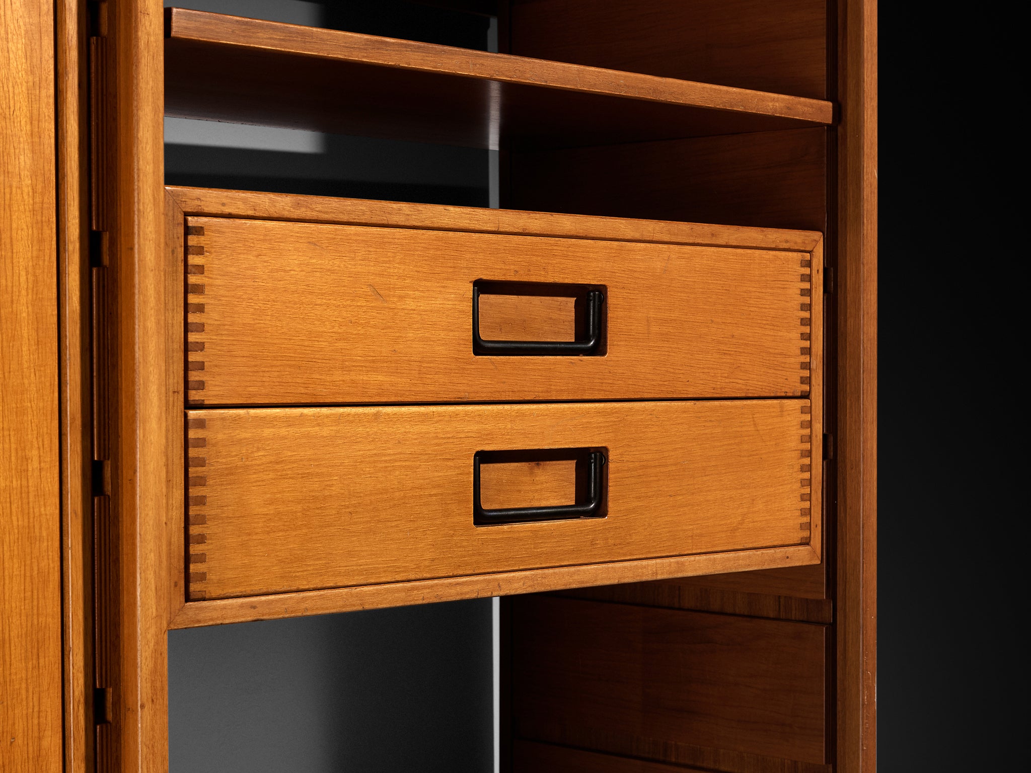 Gianfranco Frattini for Cantieri Carugati Large Library in Walnut Case pieces and storage cabinets Morentz