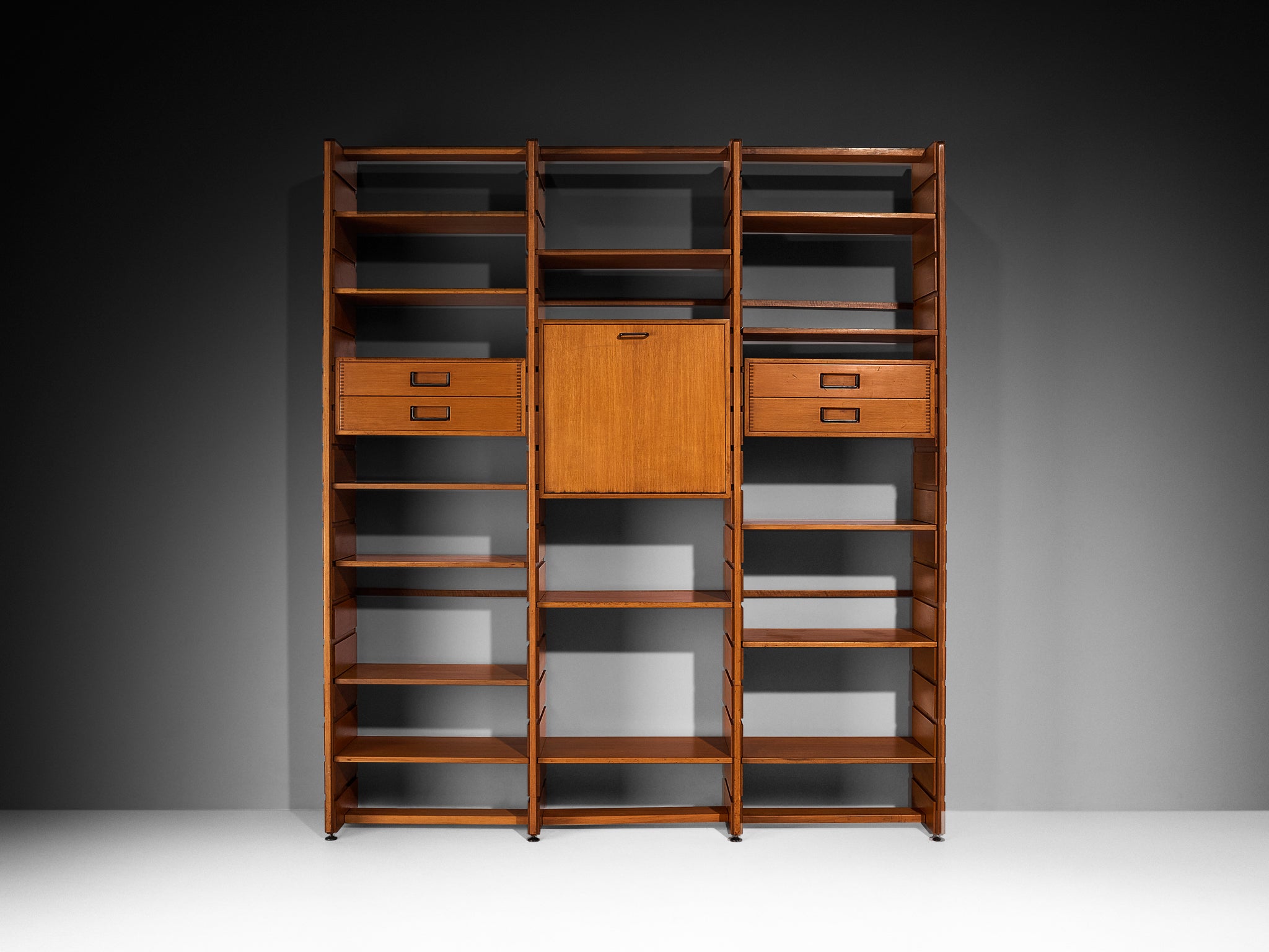 Gianfranco Frattini for Cantieri Carugati Large Library in Walnut Case pieces and storage cabinets Morentz