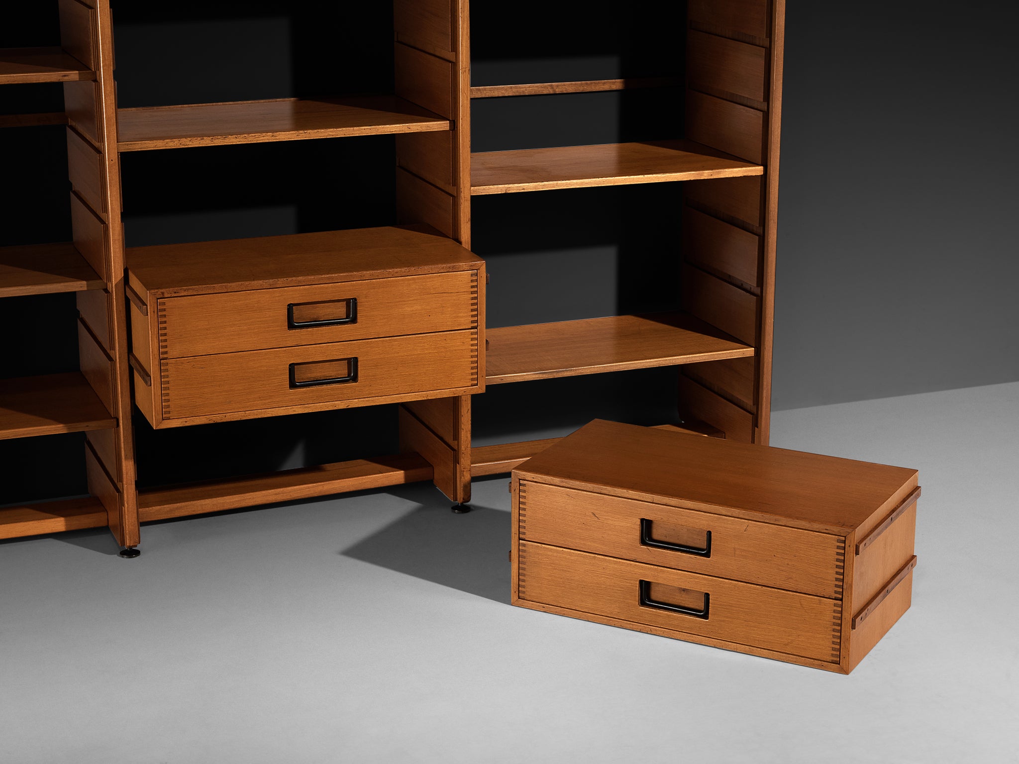 Gianfranco Frattini for Cantieri Carugati Large Library in Walnut Case pieces and storage cabinets Morentz