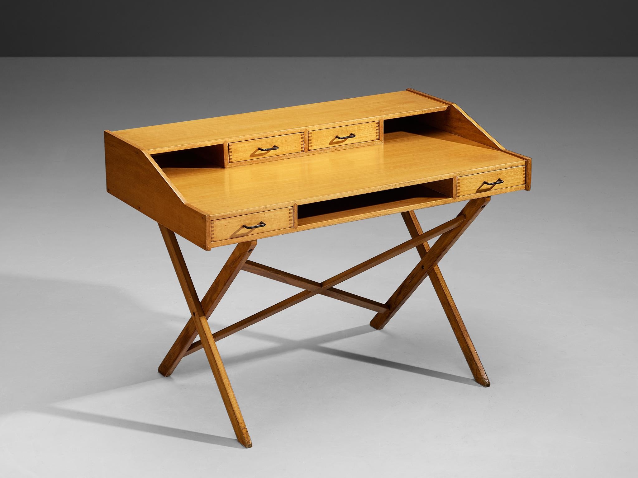 Gianfranco Frattini for Cantieri Carugati Desk in Cherry tables Morentz