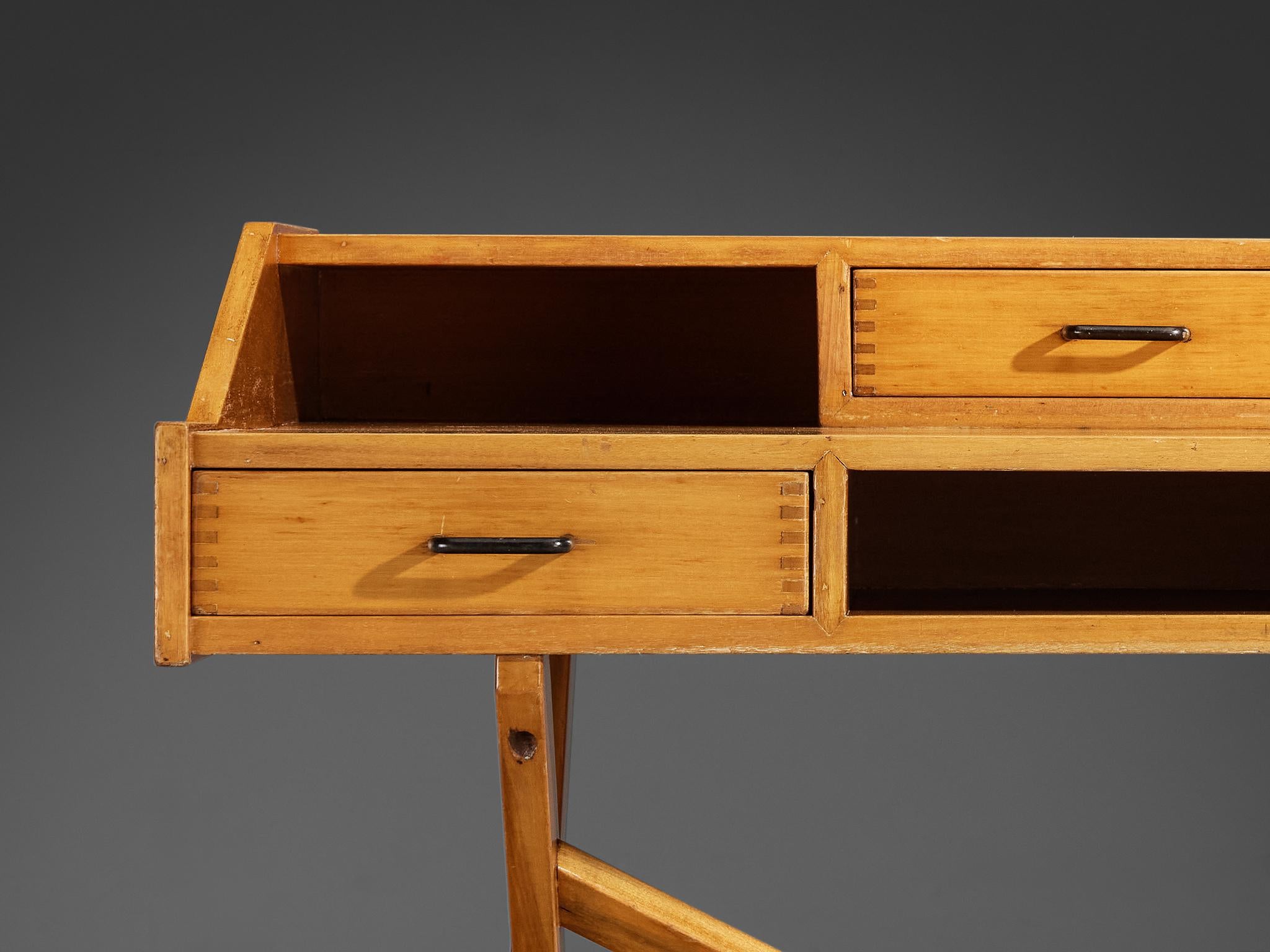 Gianfranco Frattini for Cantieri Carugati Desk in Cherry tables Morentz