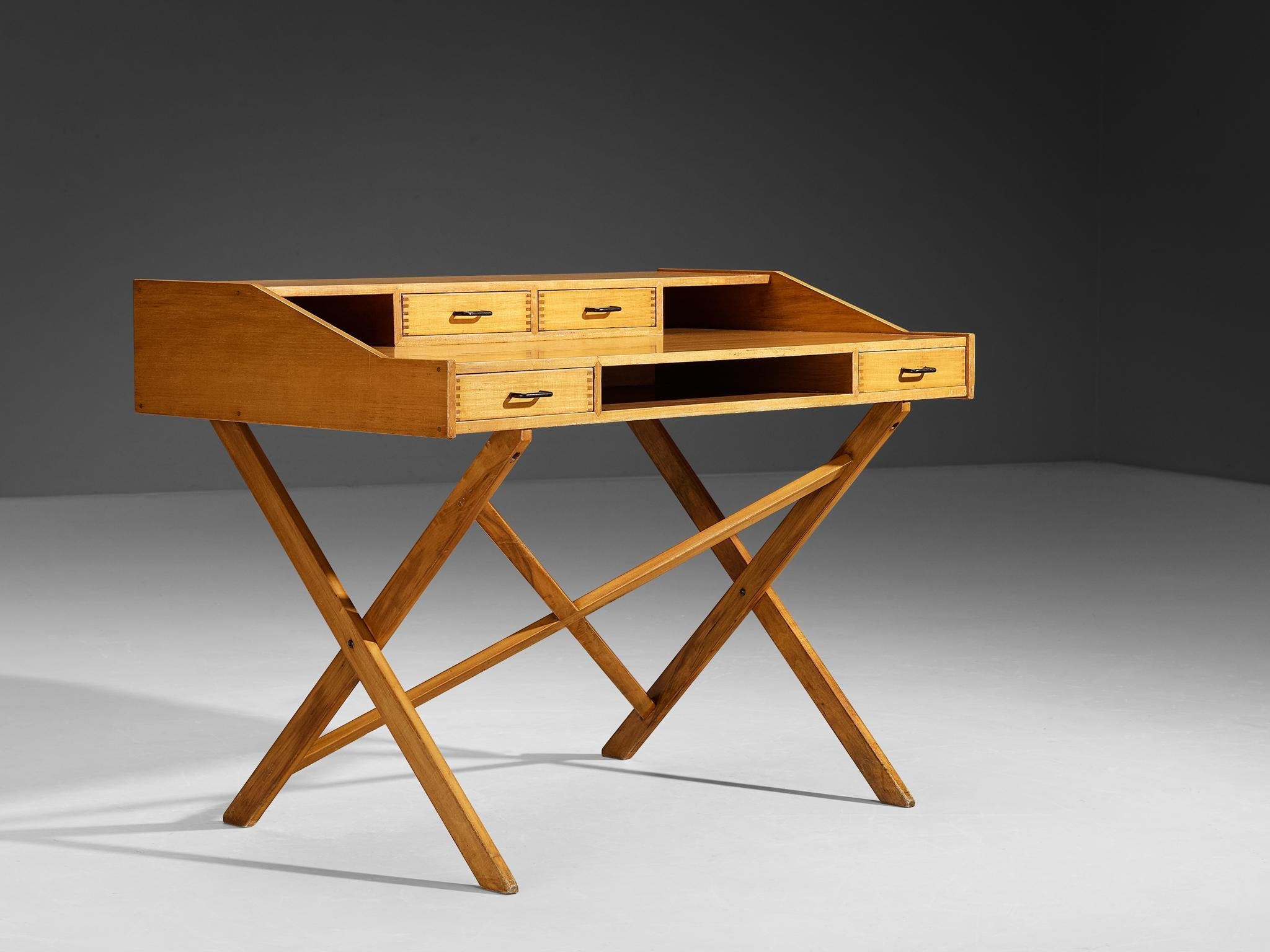Gianfranco Frattini for Cantieri Carugati Desk in Cherry tables Morentz