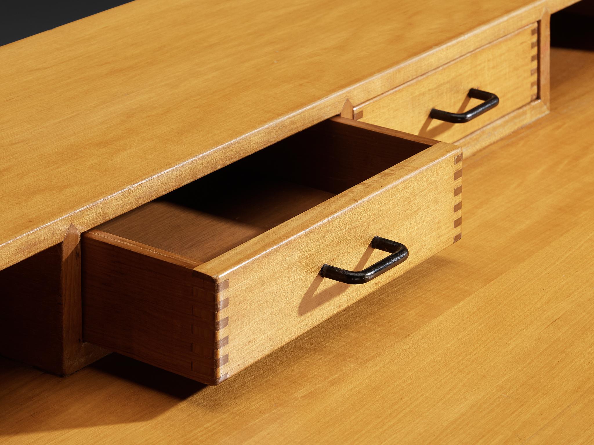 Gianfranco Frattini for Cantieri Carugati Desk in Cherry tables Morentz