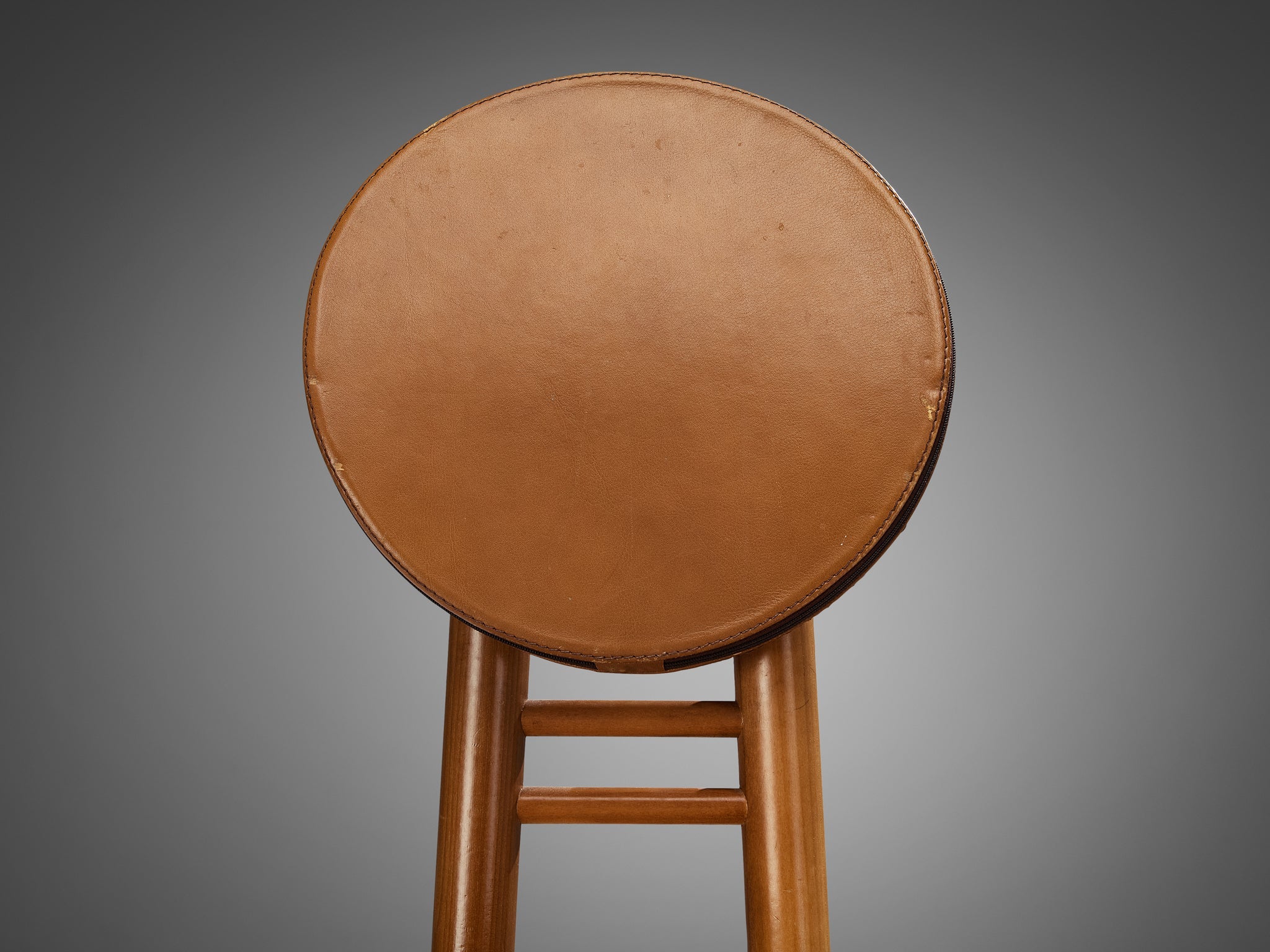 Rare Mobil Girgi Set of Five Dining Chairs in Walnut and Leather seating Morentz