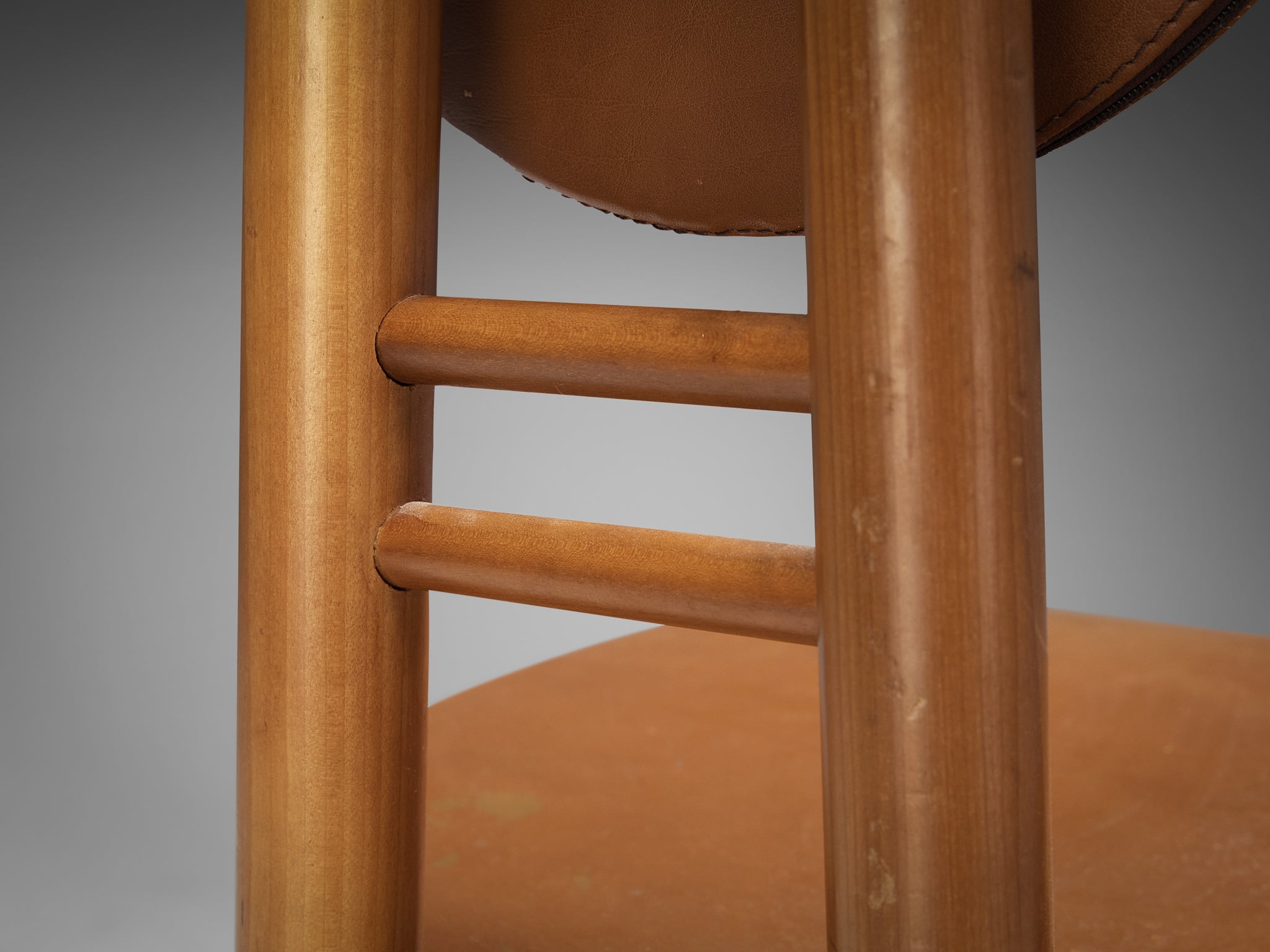 Rare Mobil Girgi Set of Five Dining Chairs in Walnut and Leather seating Morentz