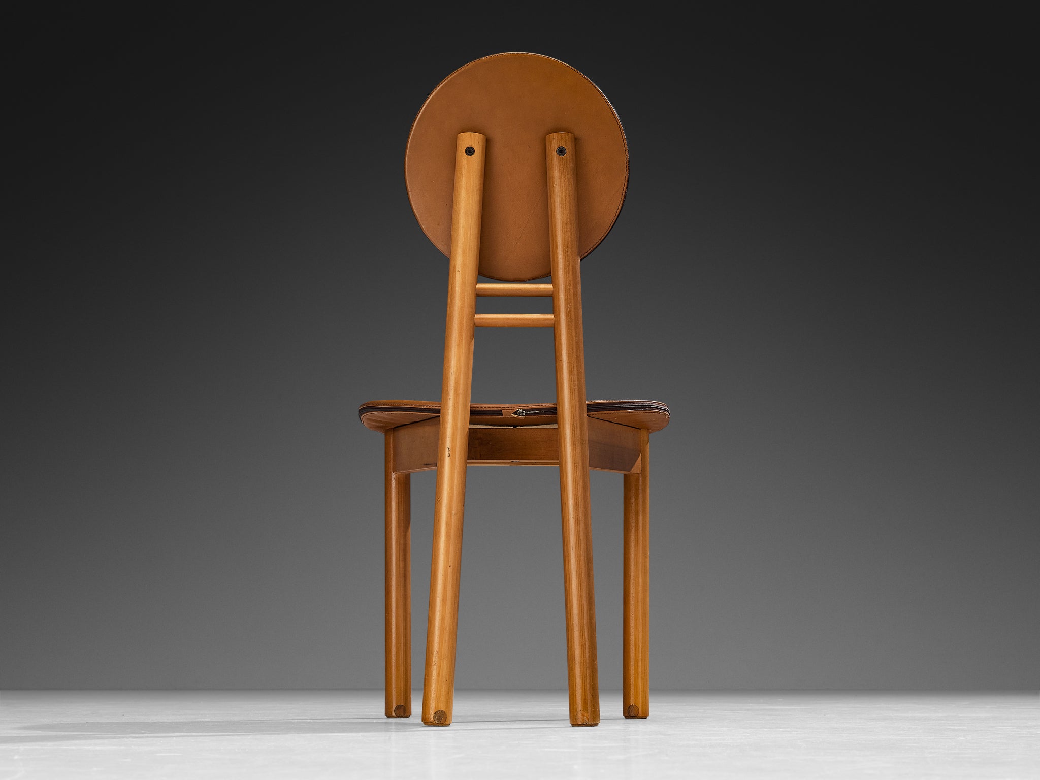 Rare Mobil Girgi Set of Five Dining Chairs in Walnut and Cognac Brown Leather Seating Morentz