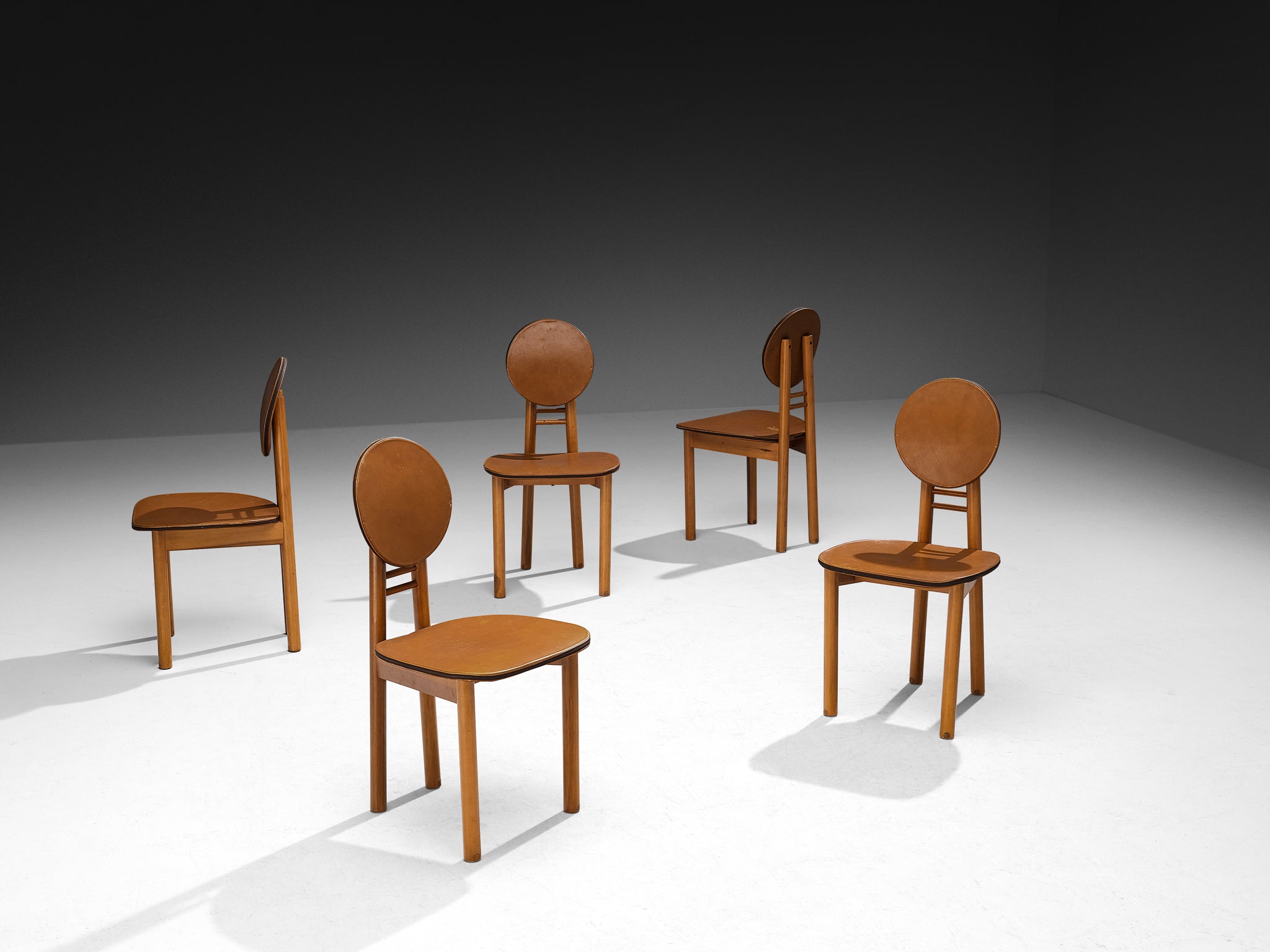 Rare Mobil Girgi Set of Five Dining Chairs in Walnut and Cognac Brown Leather Seating Morentz