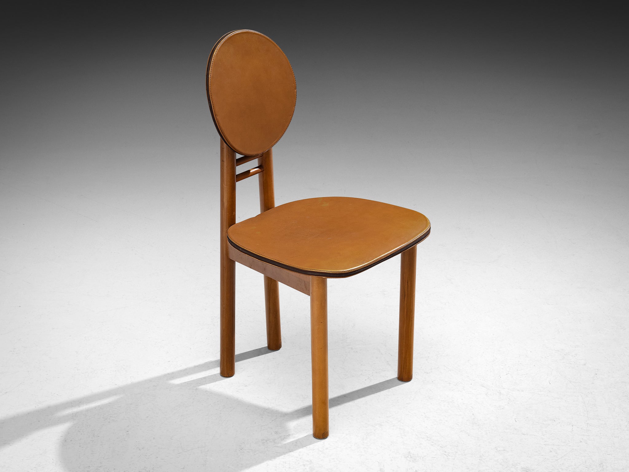 Rare Mobil Girgi Set of Five Dining Chairs in Walnut and Cognac Brown Leather Seating Morentz